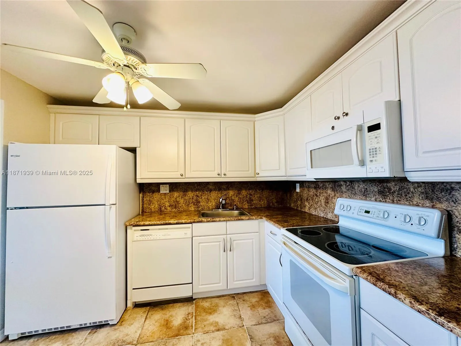 2771 Taft St, #302