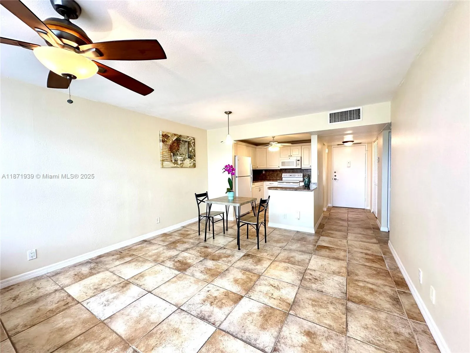 2771 Taft St, #302