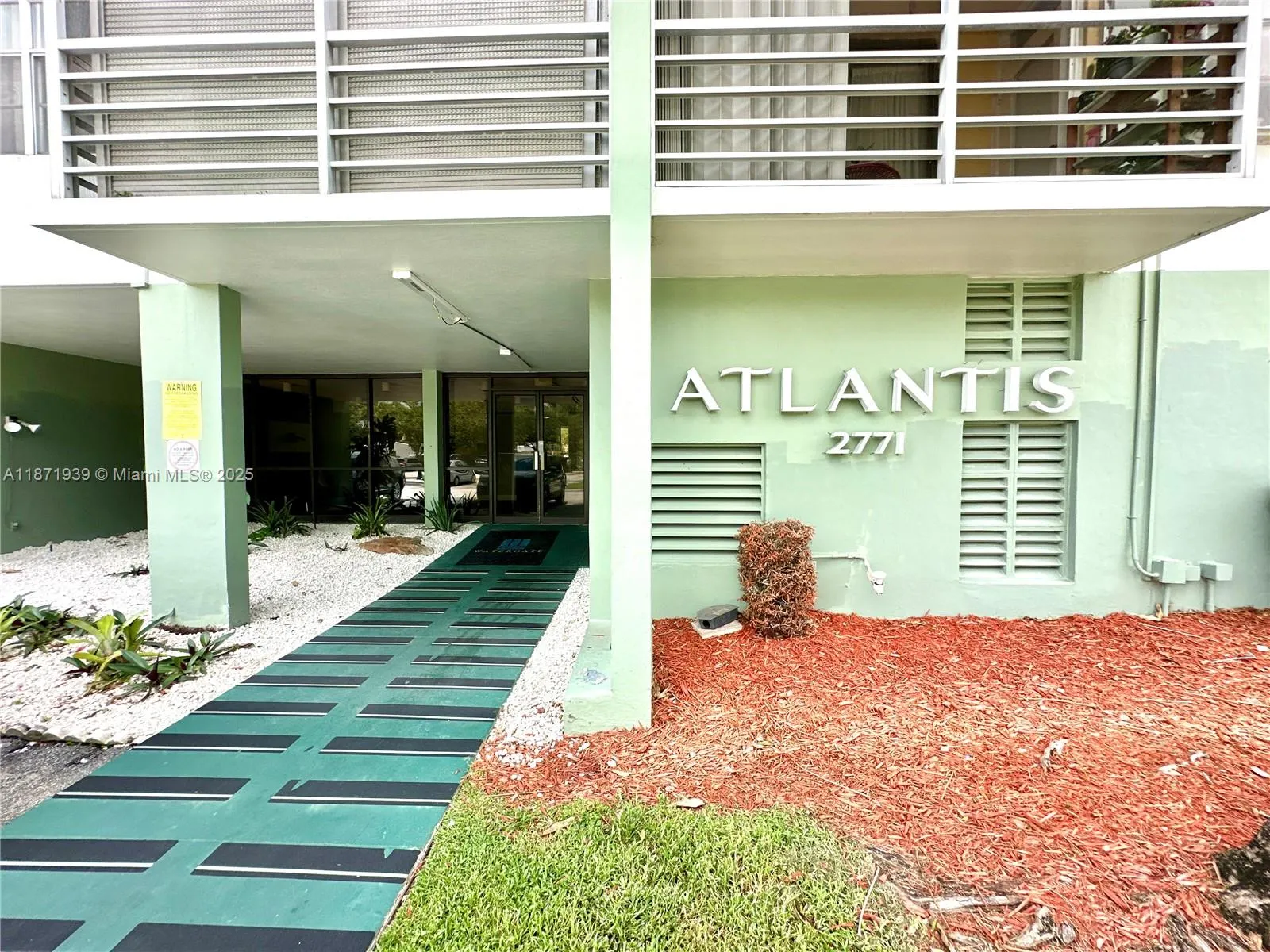 2771 Taft St, #302
