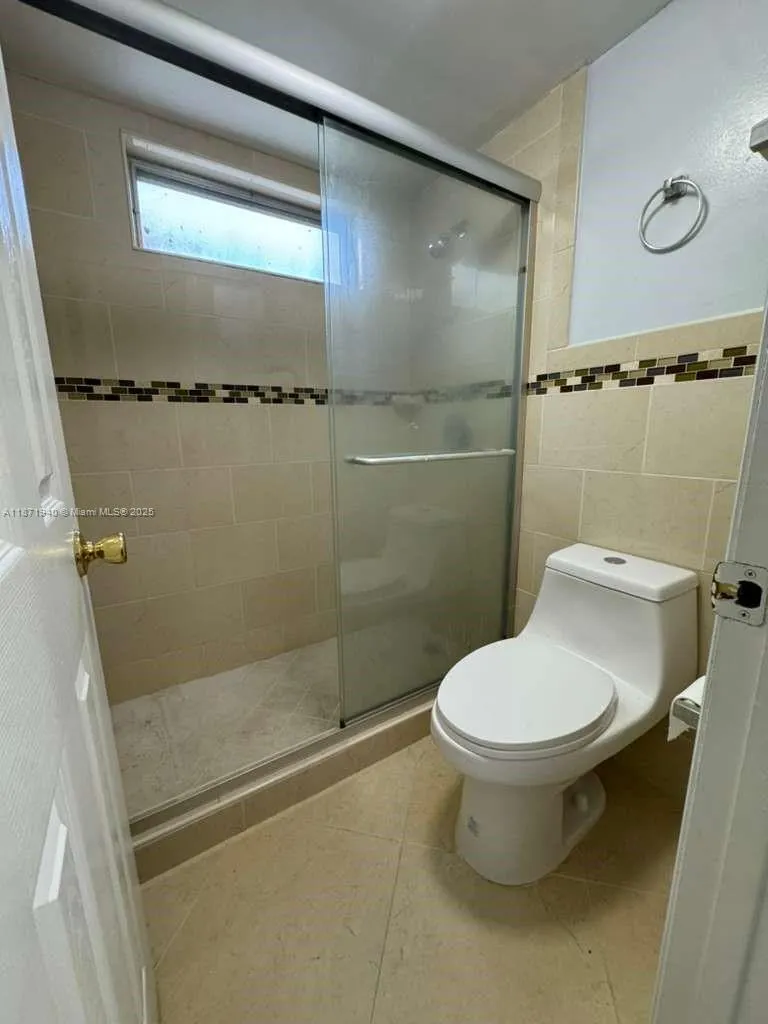 1480 W 46th St, #208