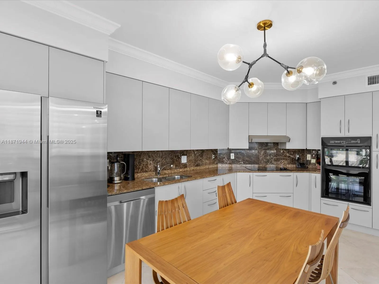 19111 Collins Ave, #1406