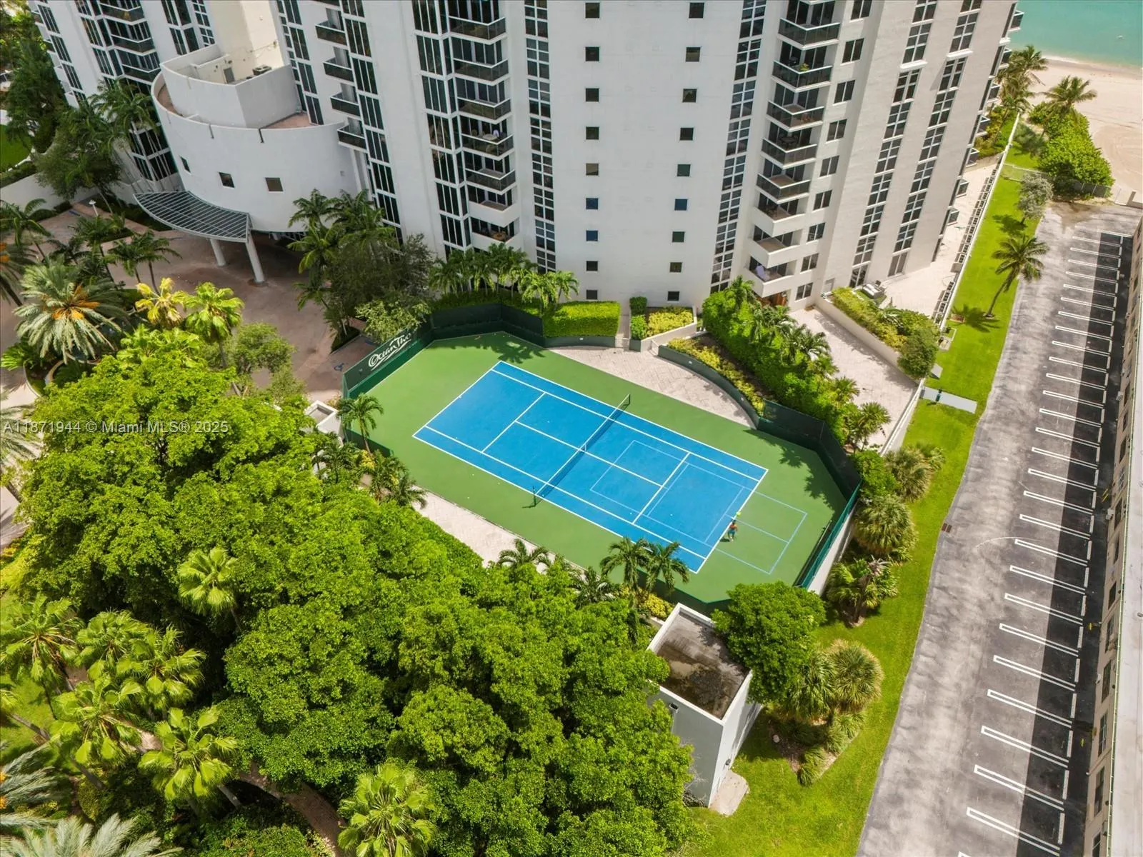 19111 Collins Ave, #1406
