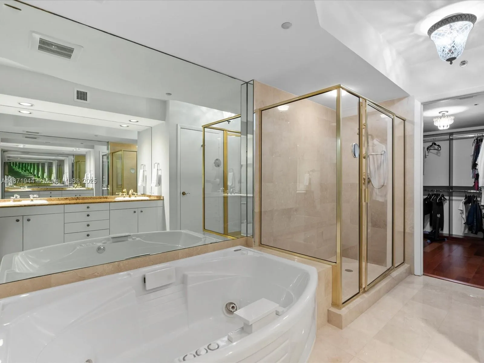 19111 Collins Ave, #1406