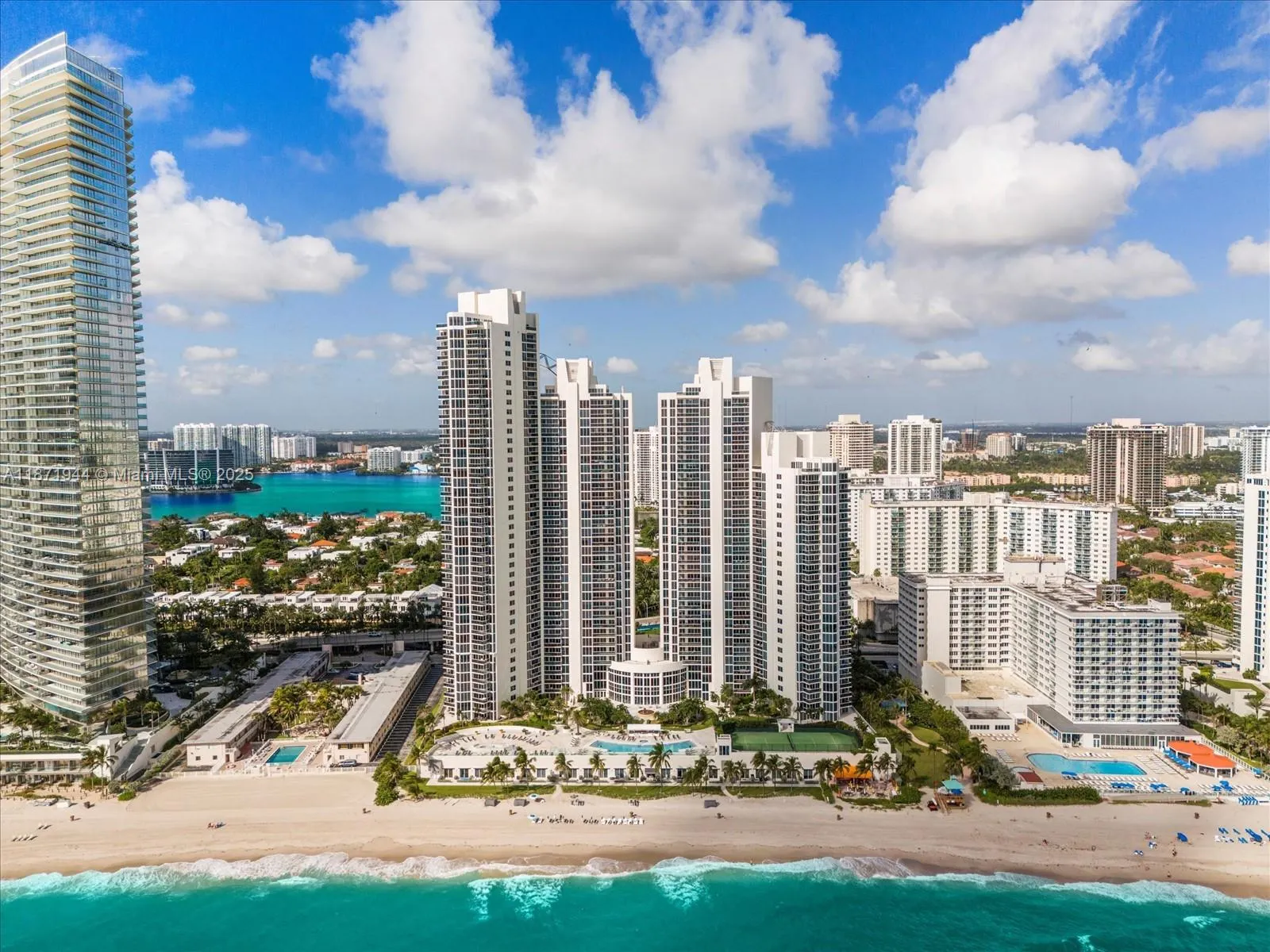 19111 Collins Ave, #1406