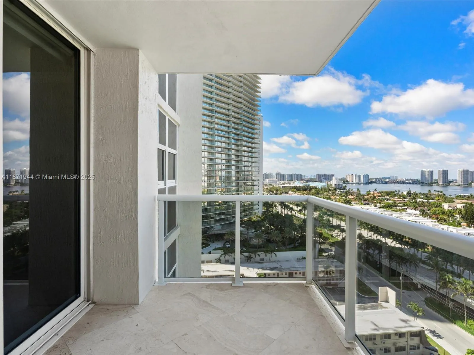 19111 Collins Ave, #1406