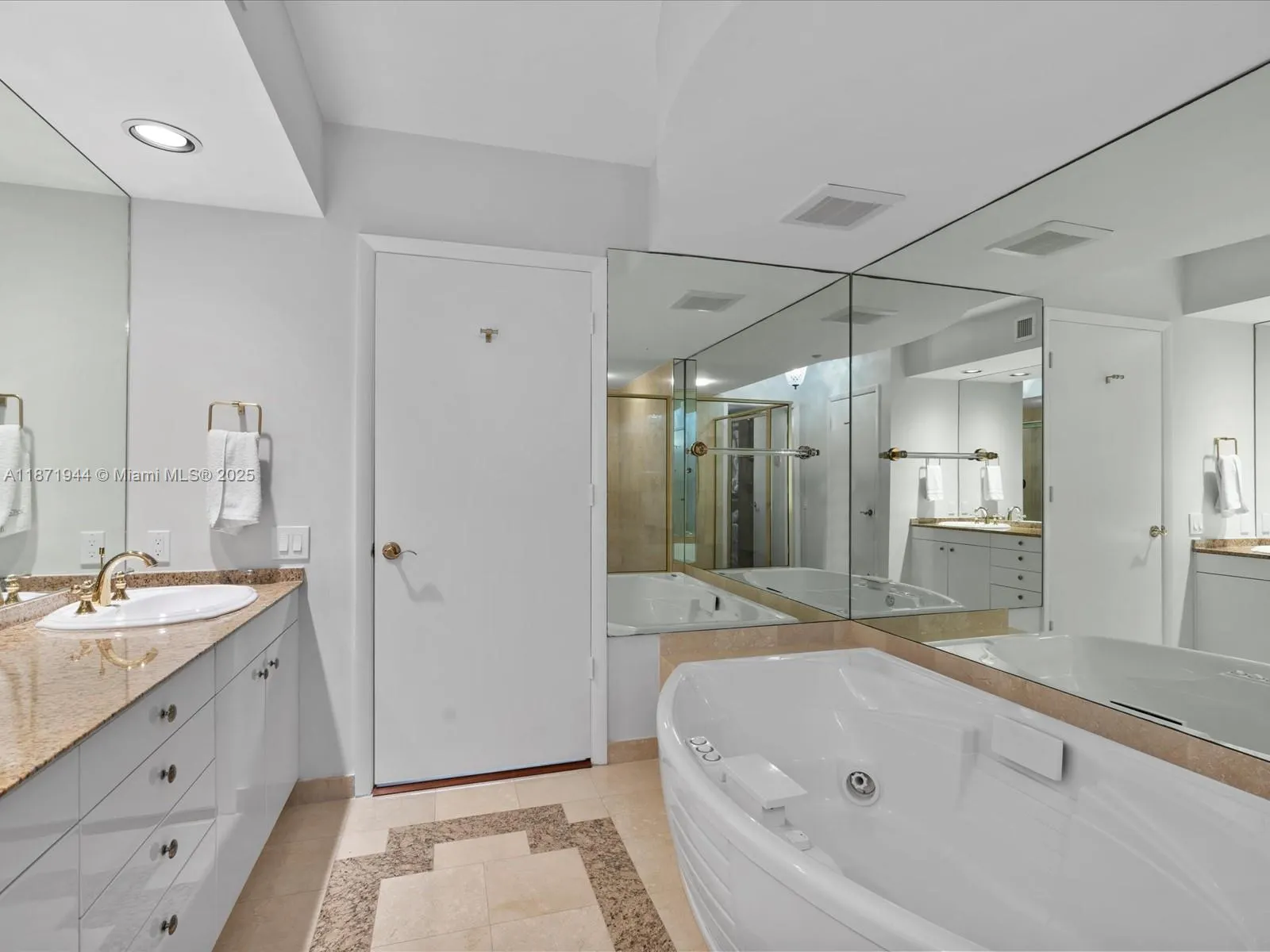 19111 Collins Ave, #1406