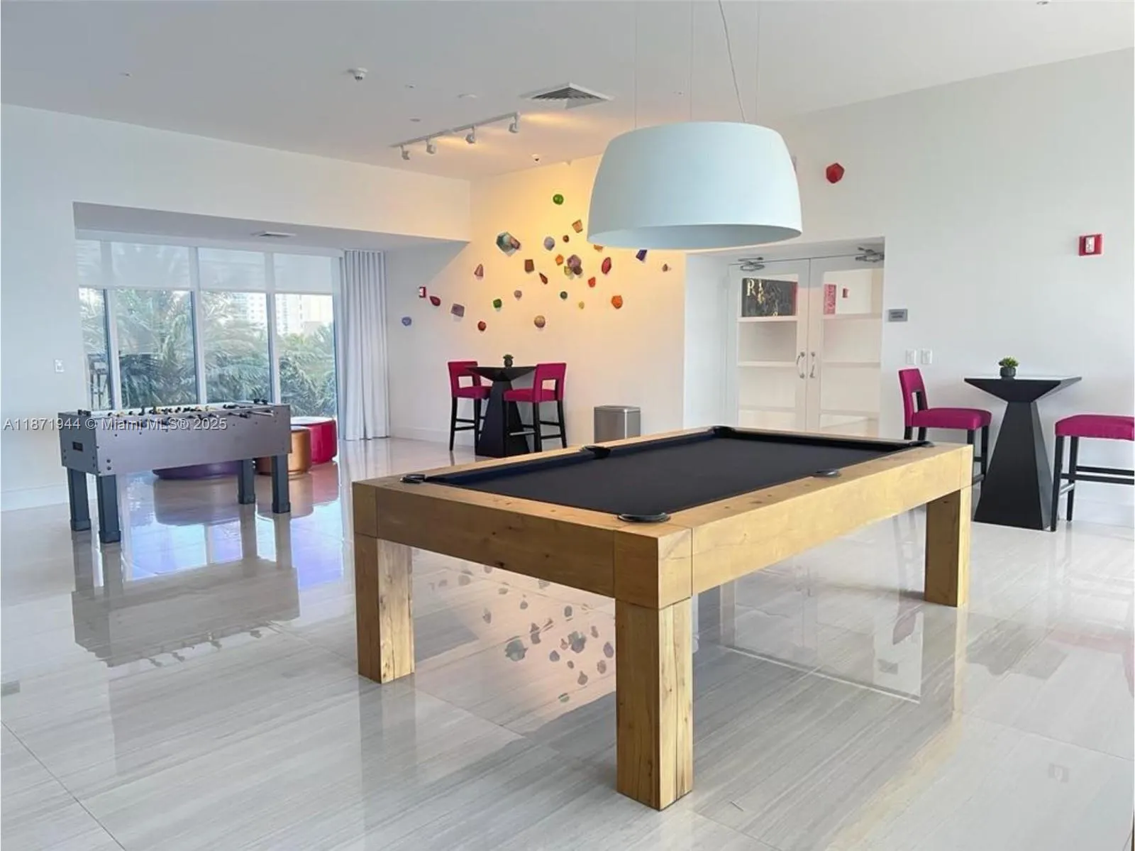 19111 Collins Ave, #1406