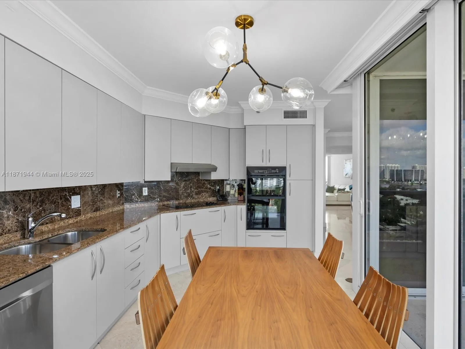 19111 Collins Ave, #1406