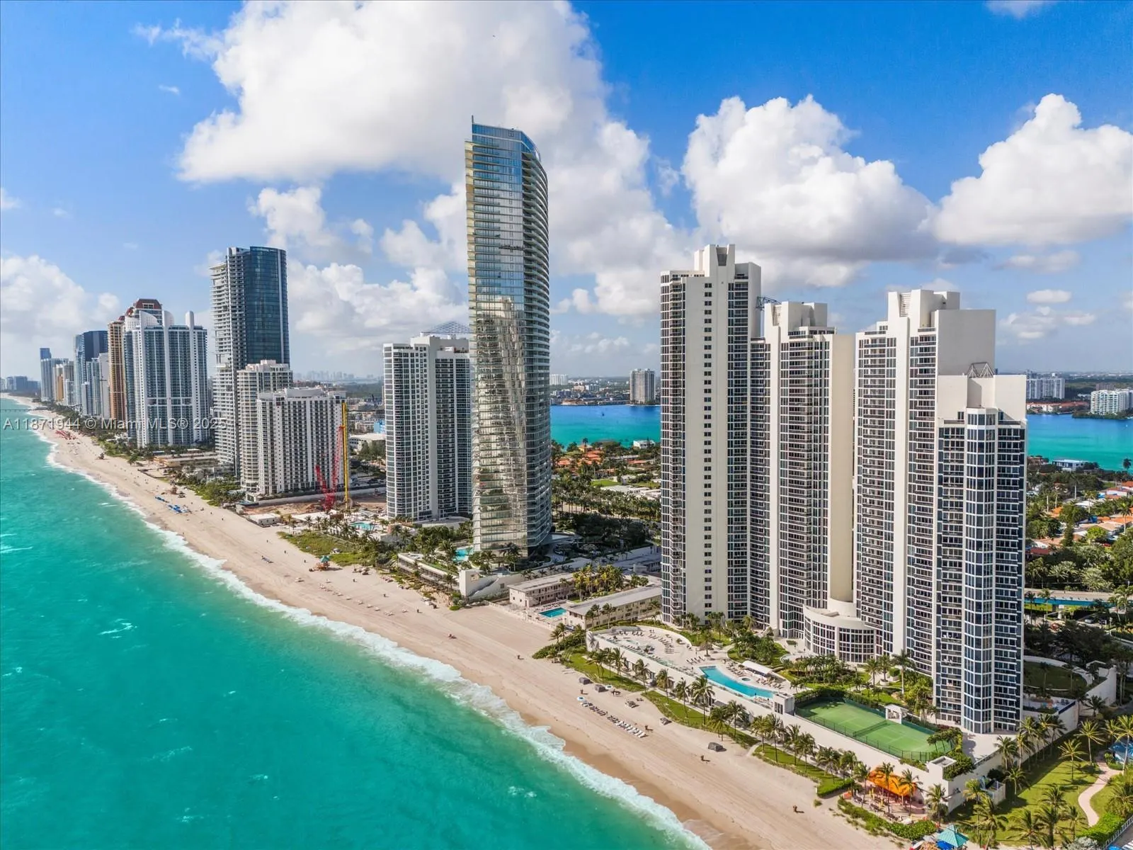 19111 Collins Ave, #1406