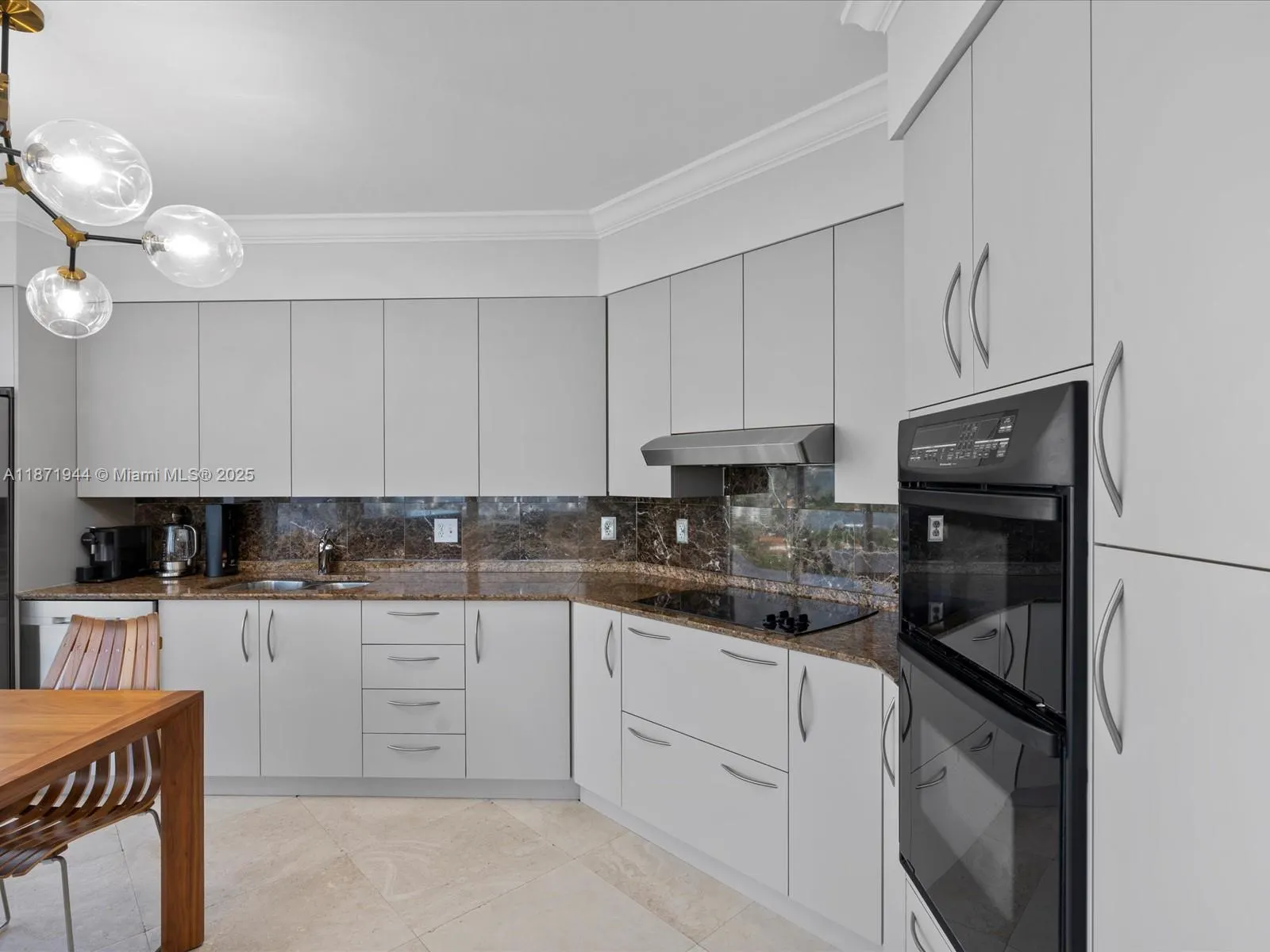 19111 Collins Ave, #1406