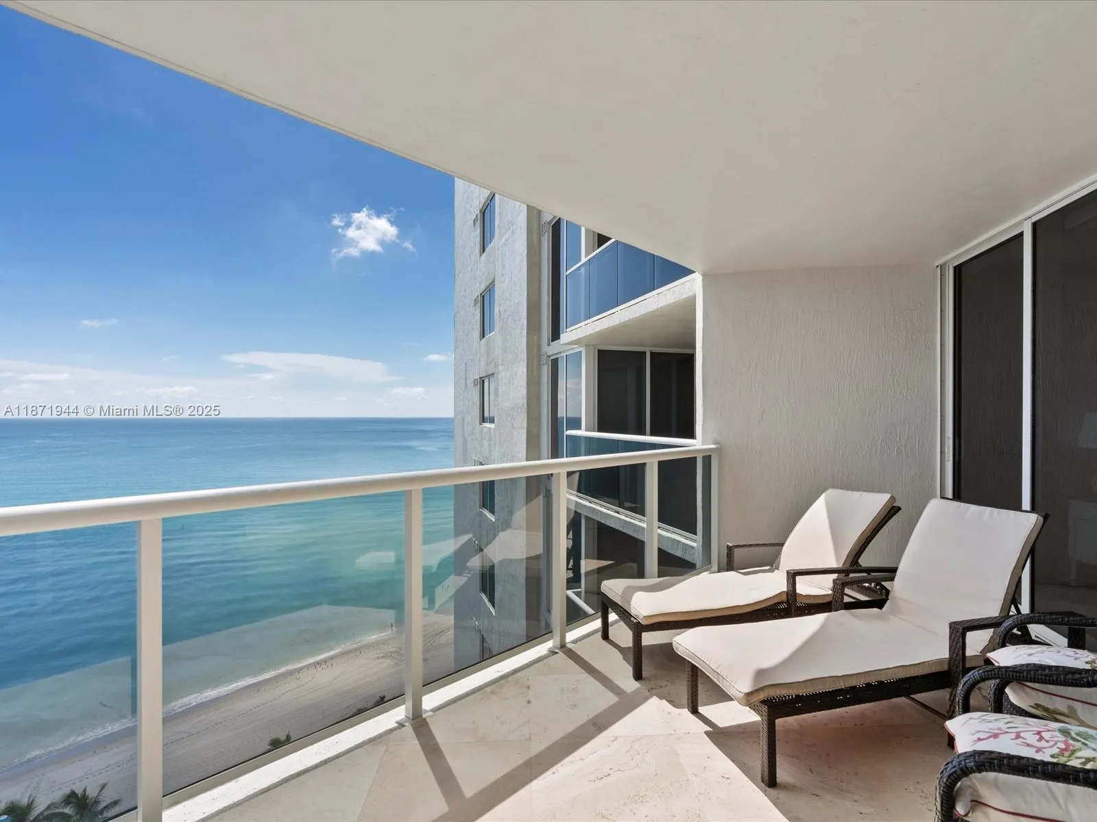 19111 Collins Ave, #1406