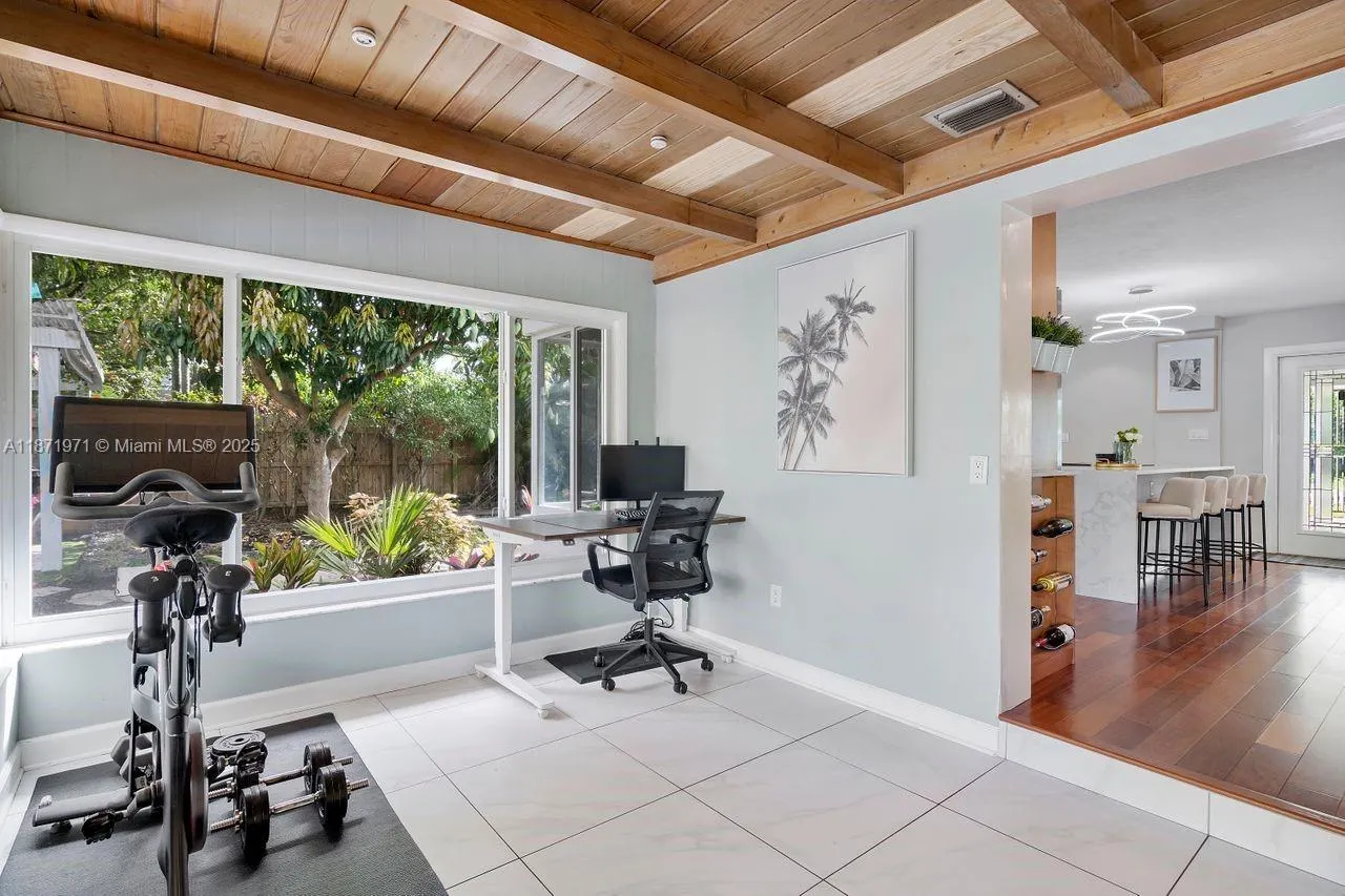 2837 NE 17th Ave