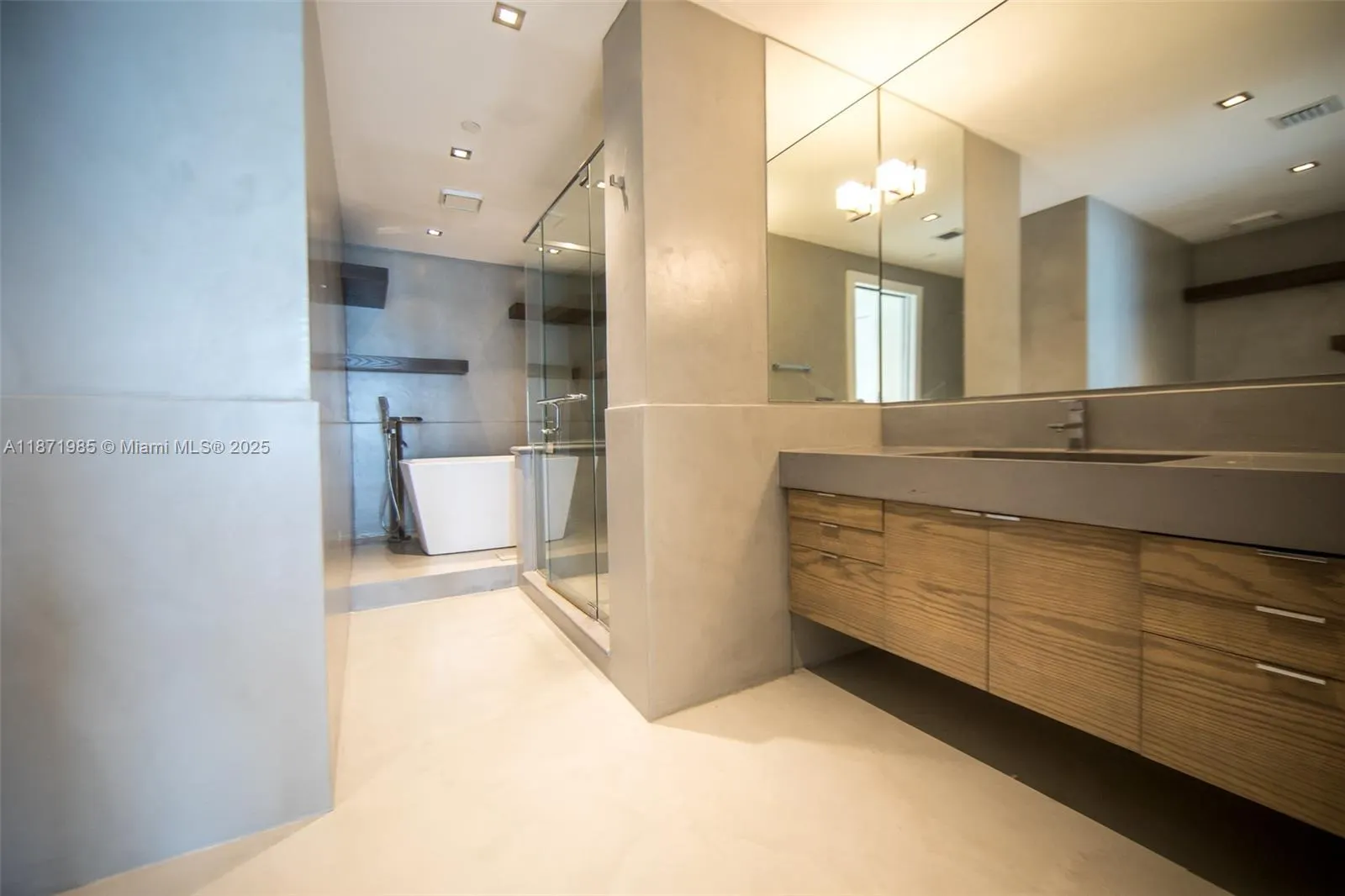 520 West Ave, #602