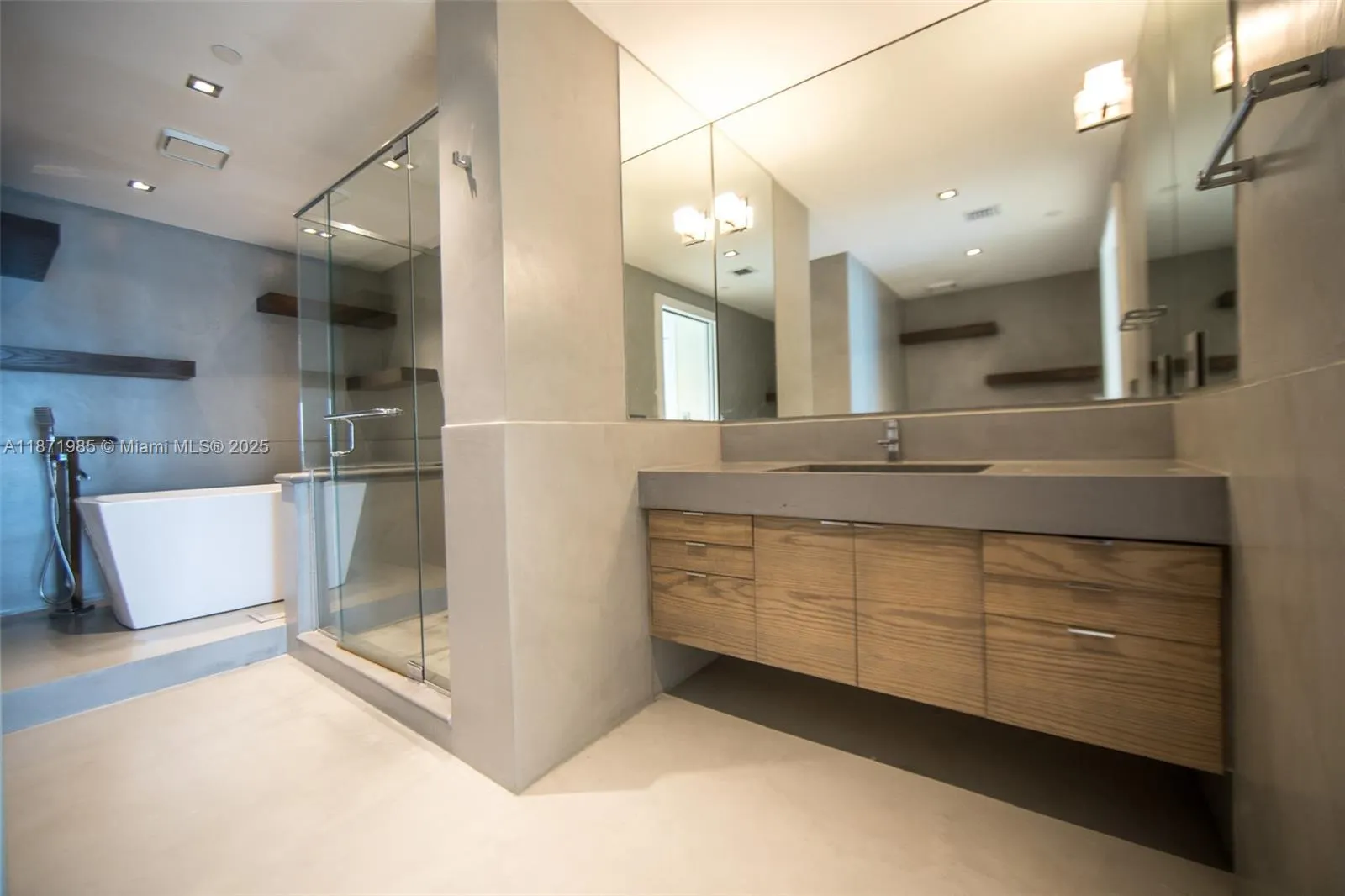 520 West Ave, #602