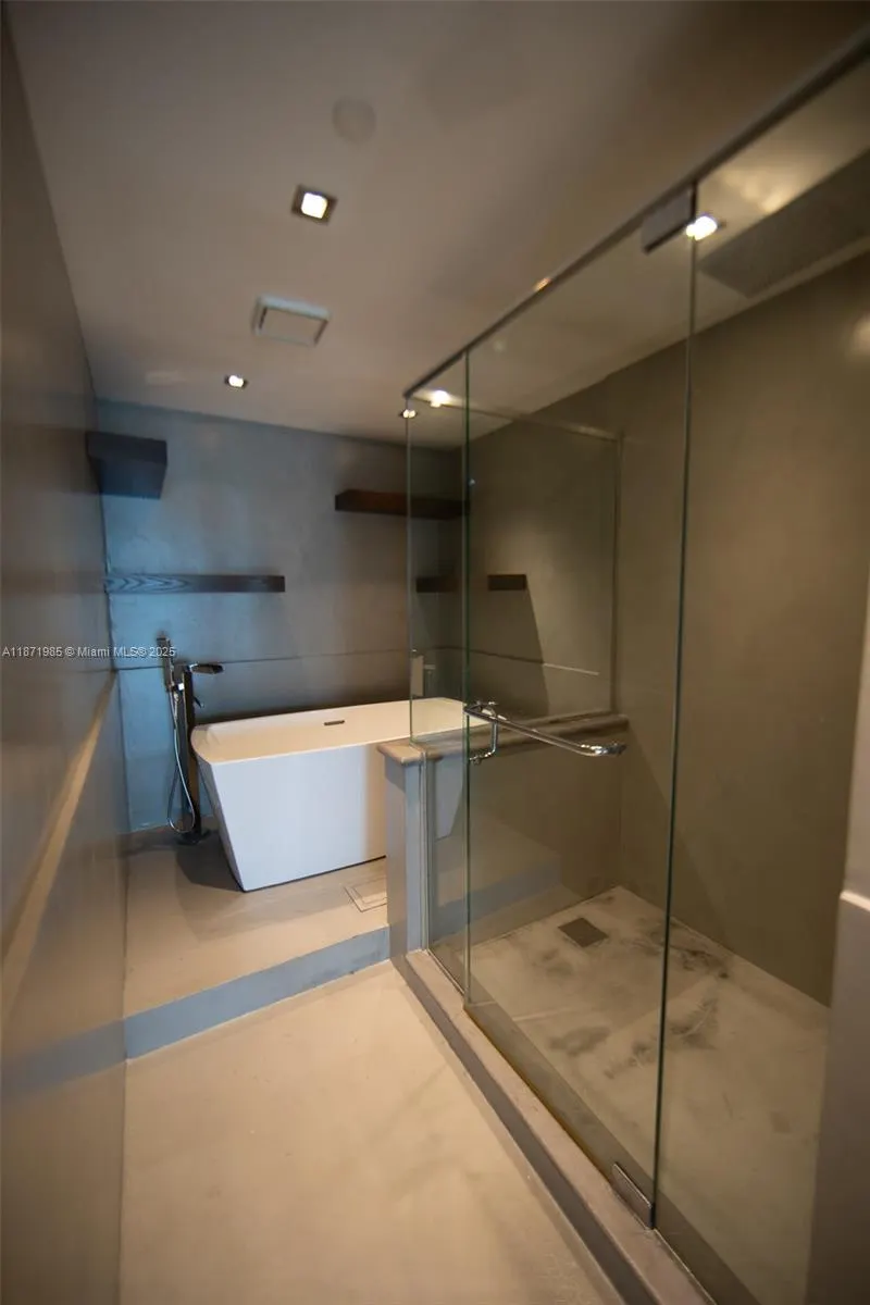 520 West Ave, #602