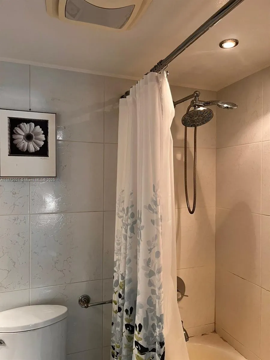 20200 W Country Club Dr, #120