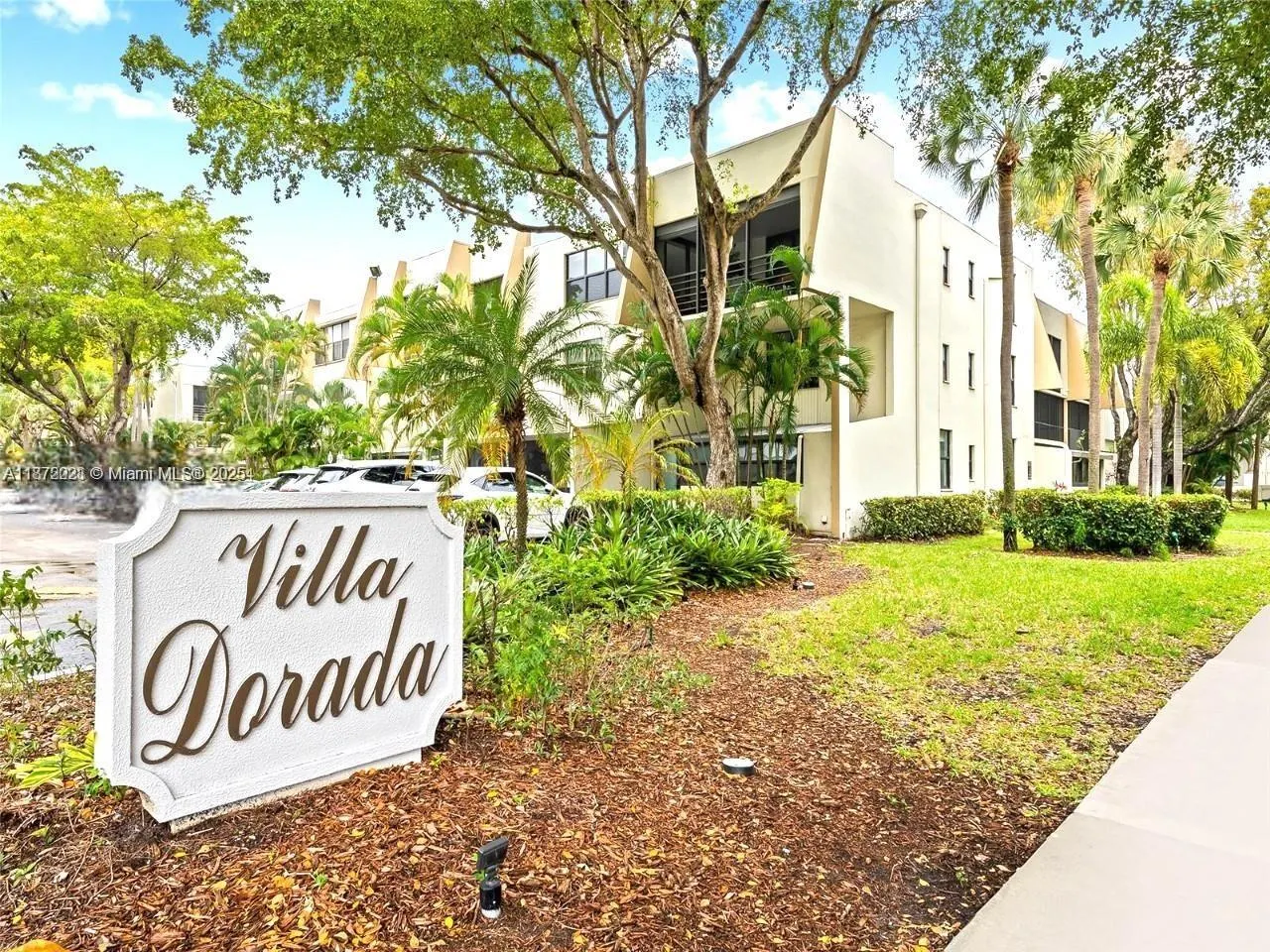 20200 W Country Club Dr, #120