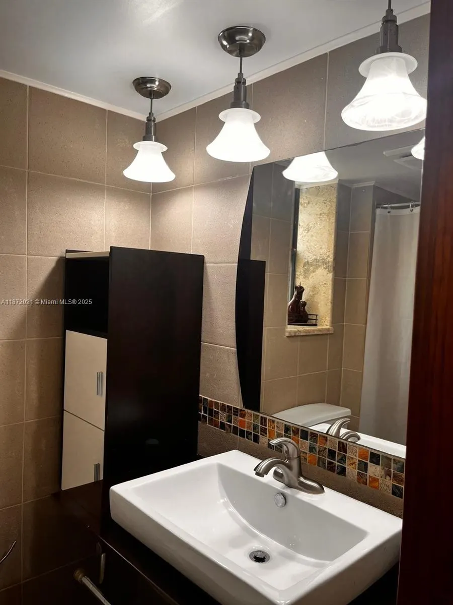 20200 W Country Club Dr, #120