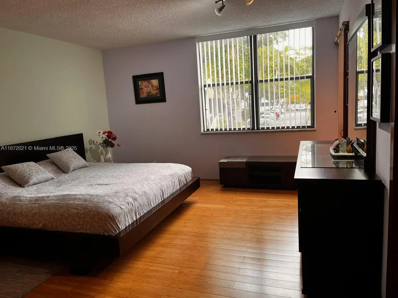 20200 W Country Club Dr, #120
