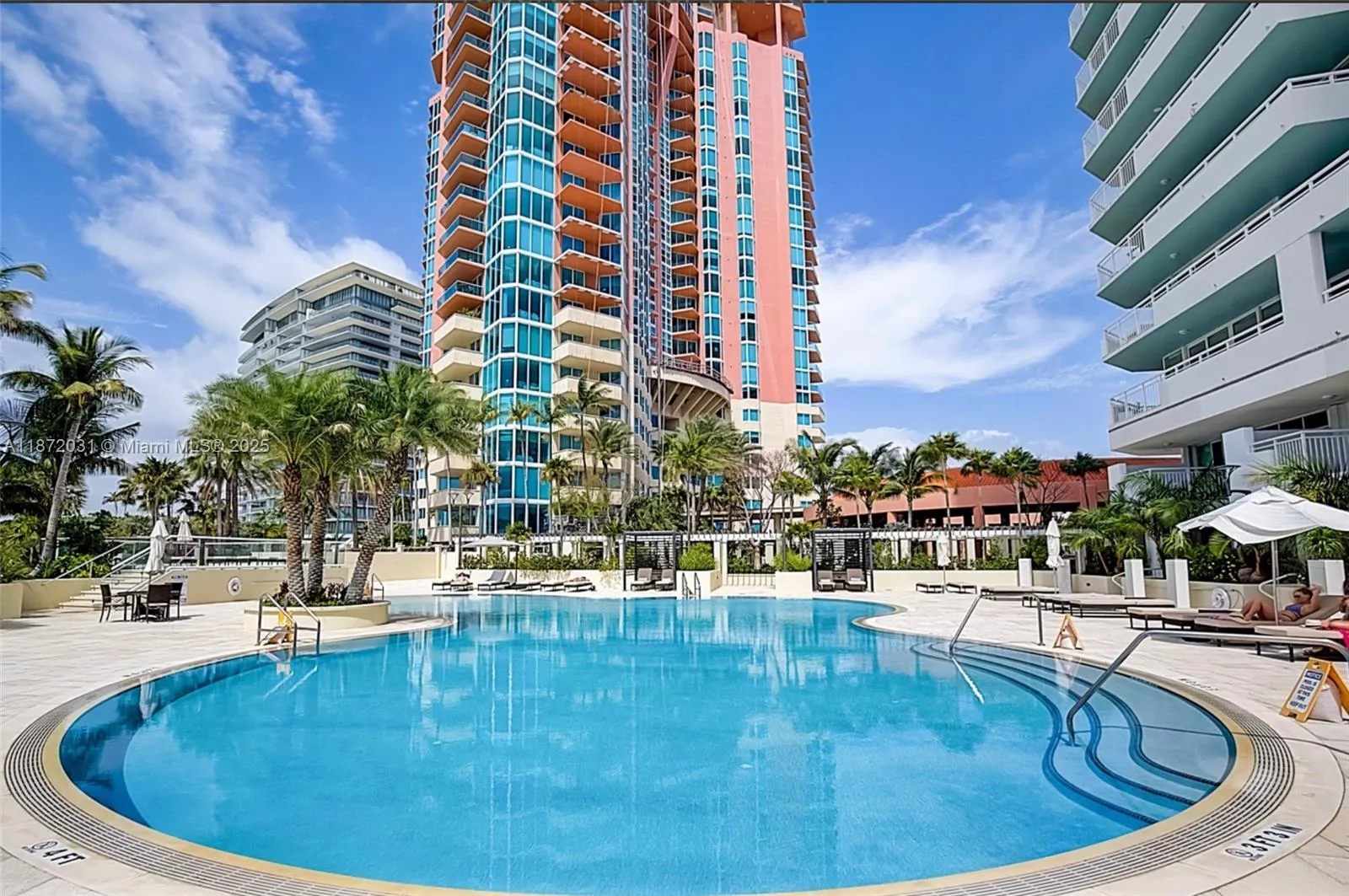 300 S Pointe Dr, #3502
