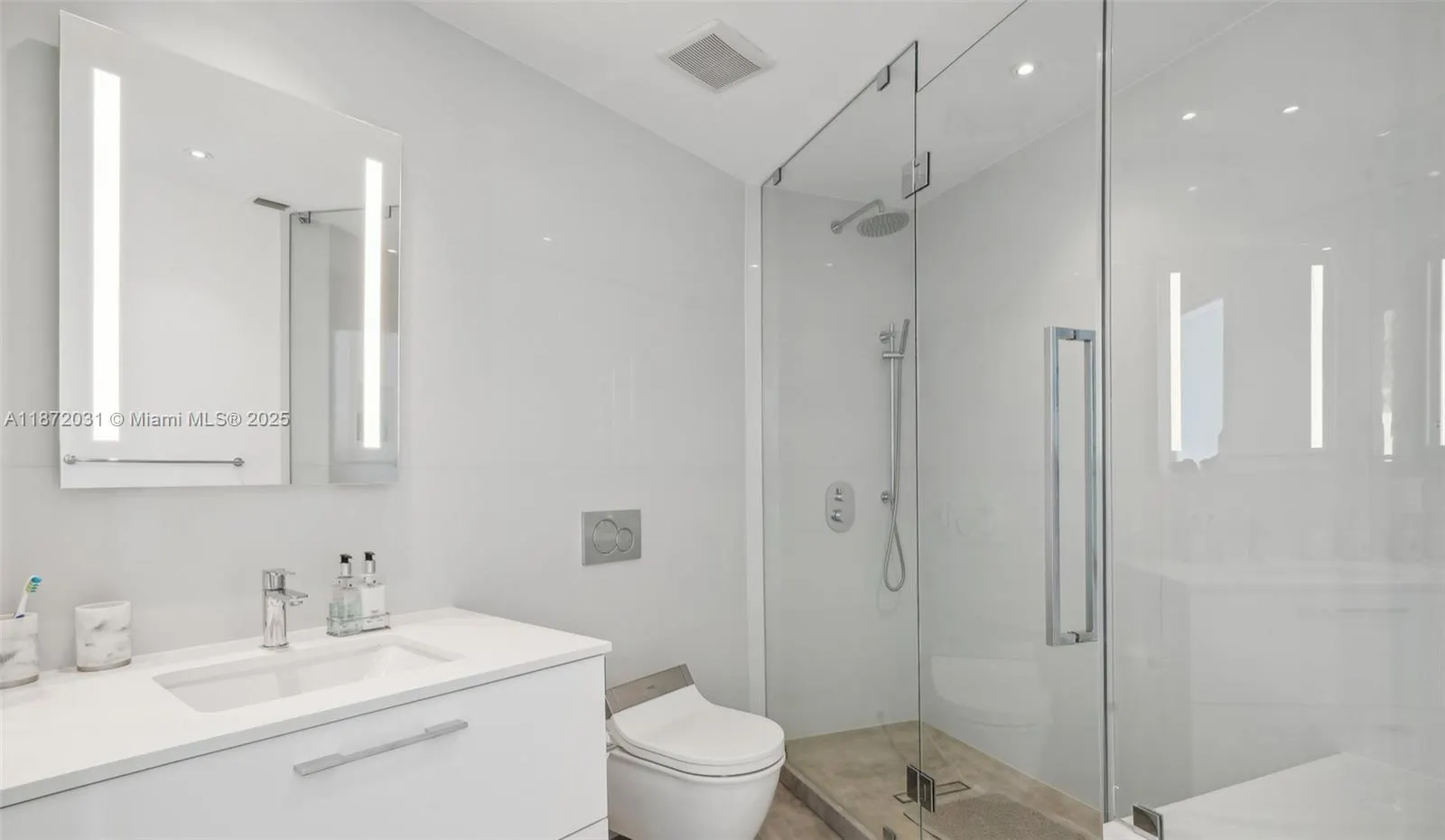 300 S Pointe Dr, #3502