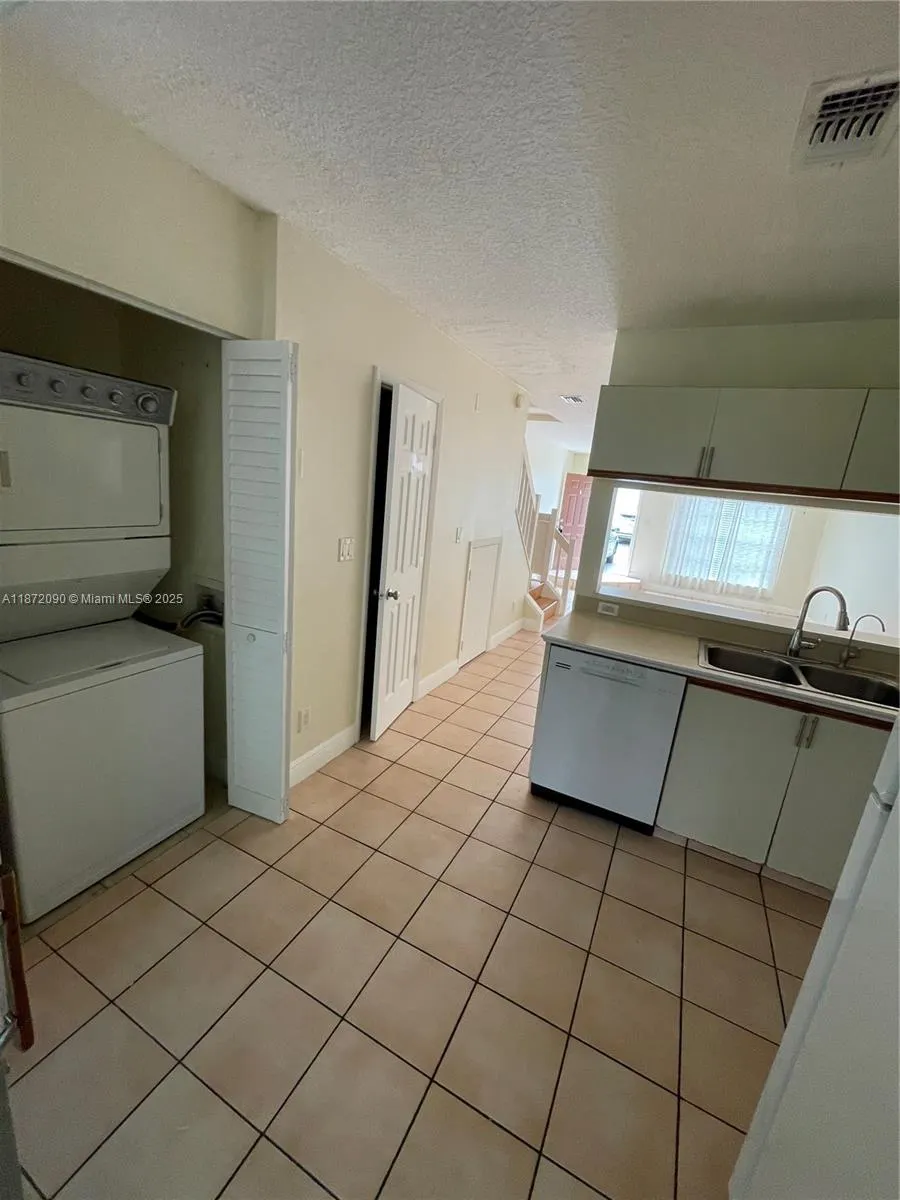 2880 Belmont Ln, #2880