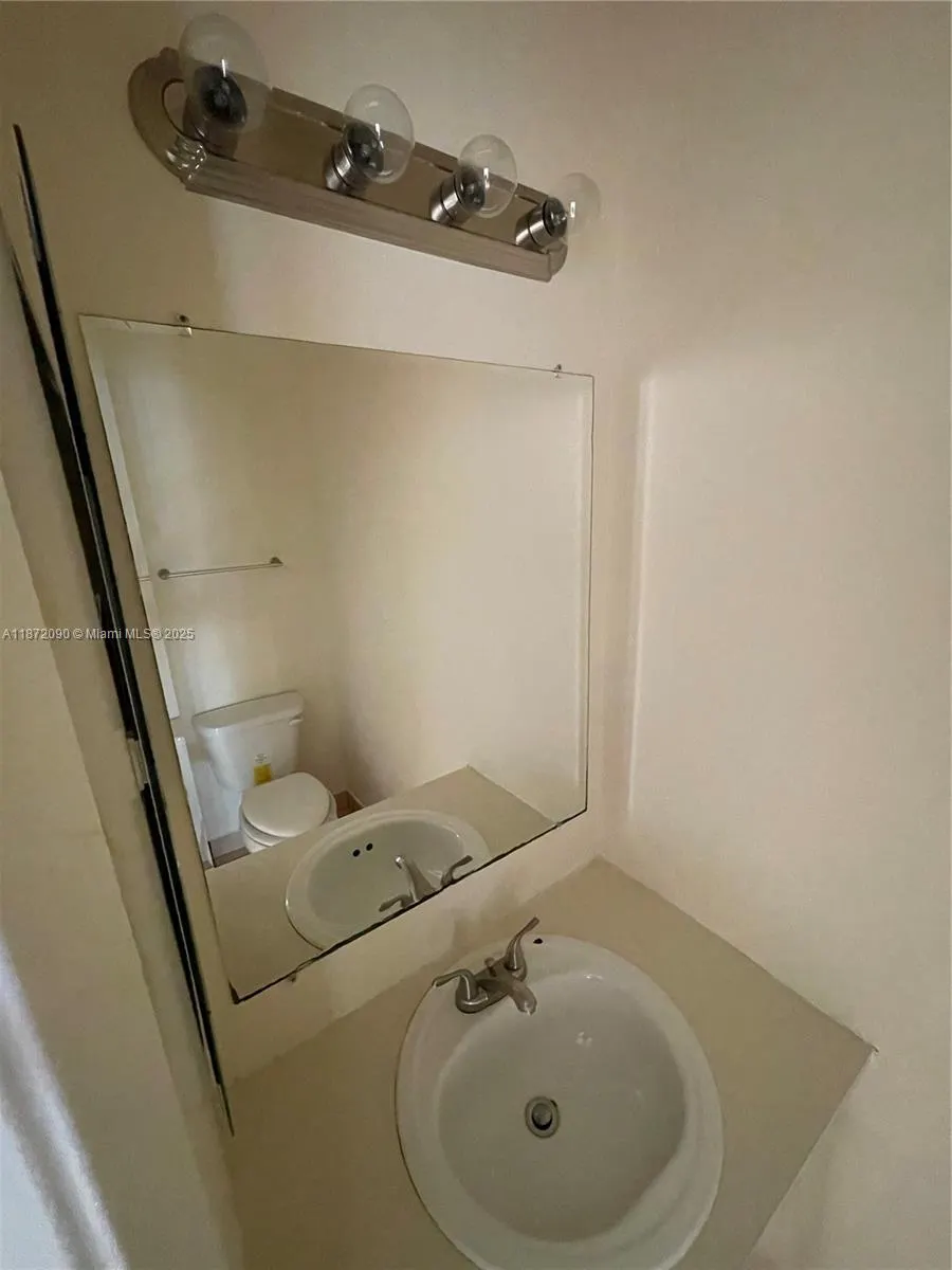 2880 Belmont Ln, #2880