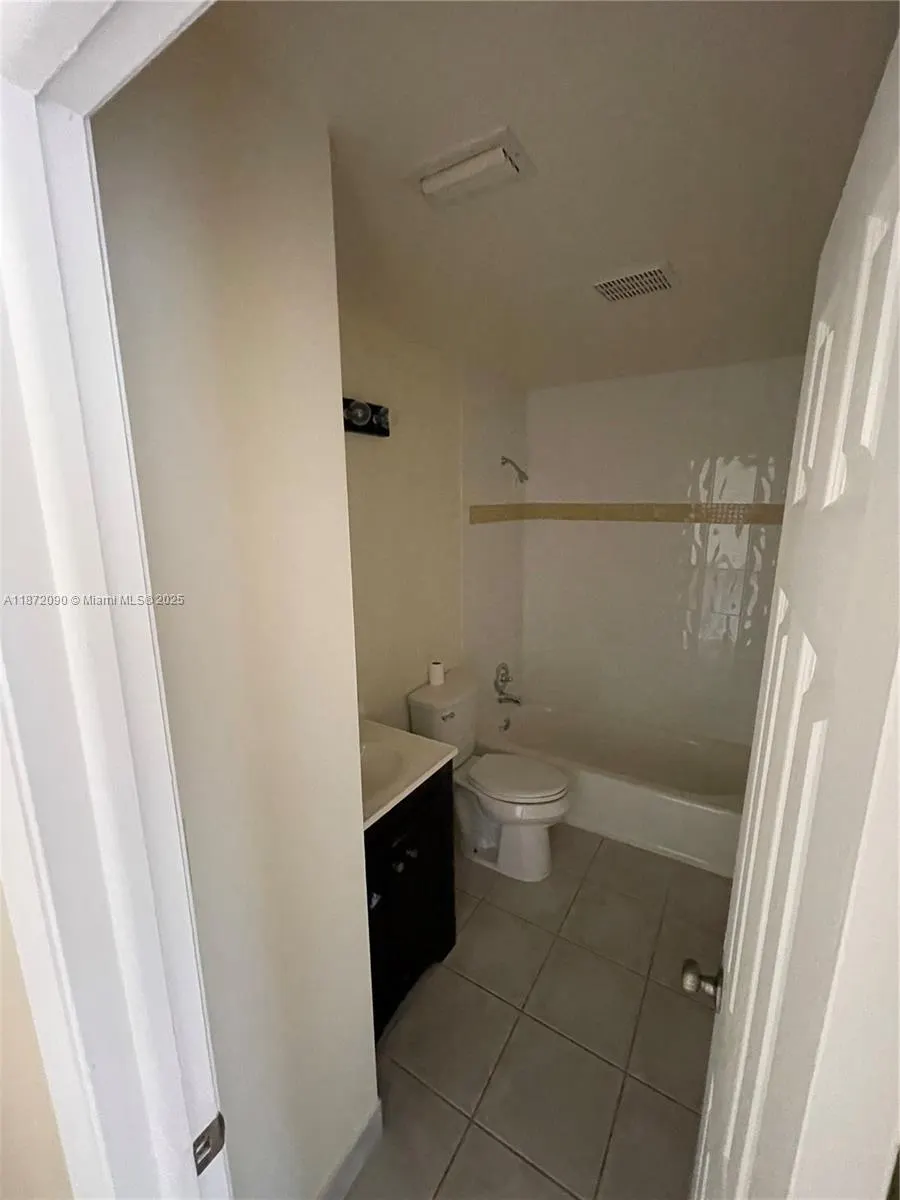 2880 Belmont Ln, #2880