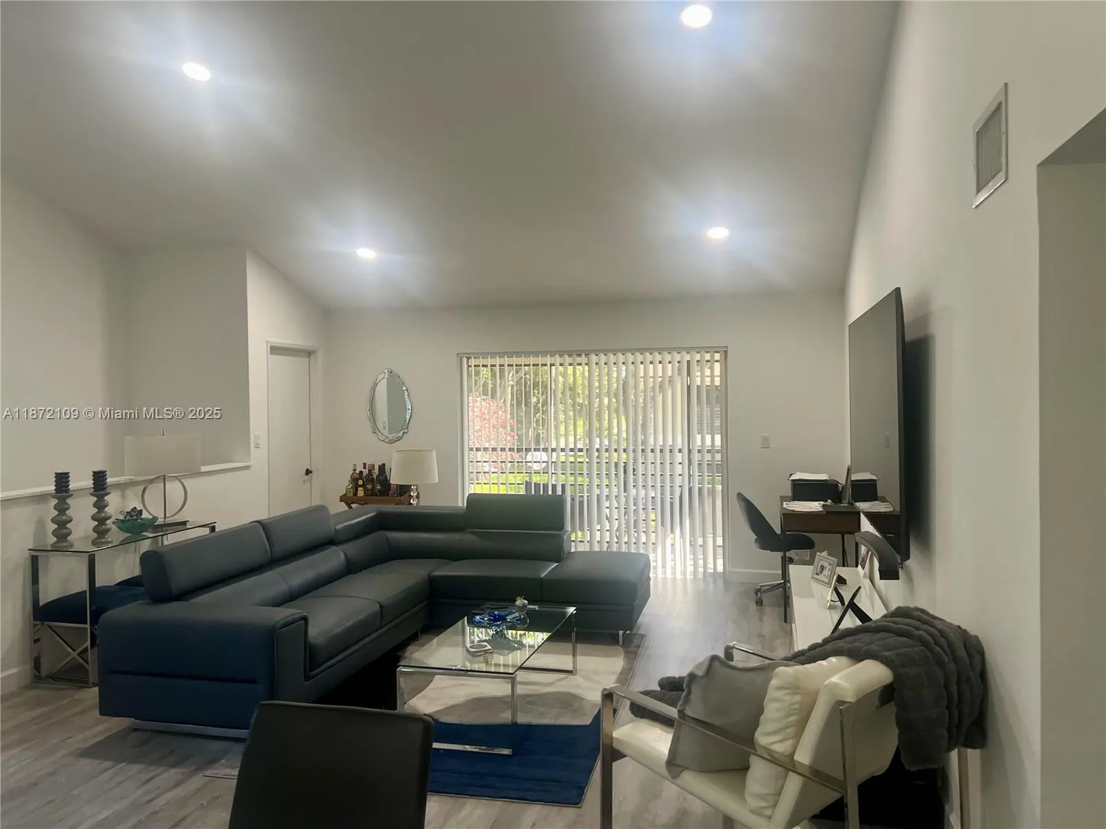 707 Gardens Dr, #203
