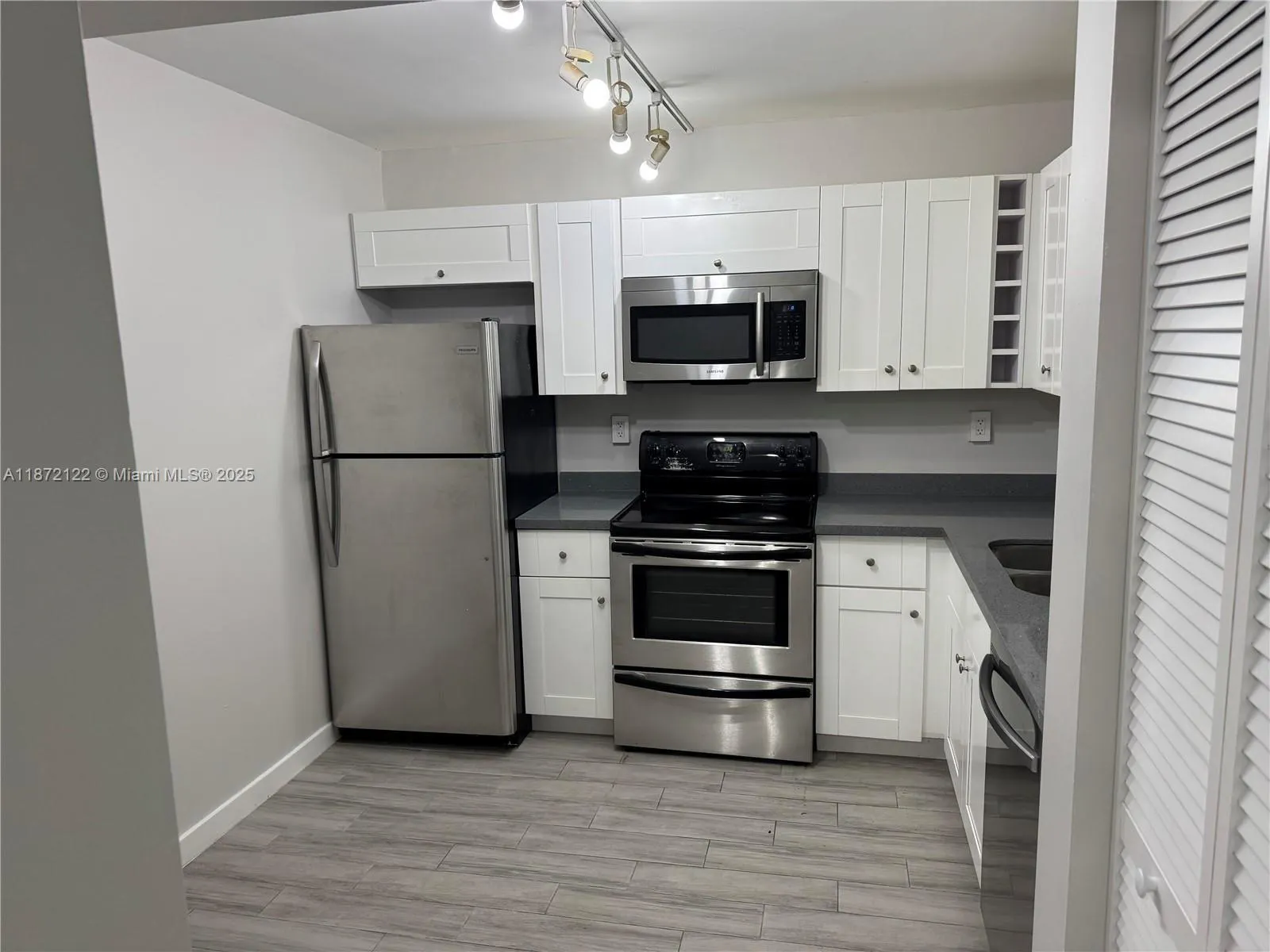 721 N Pine Island Rd, #201