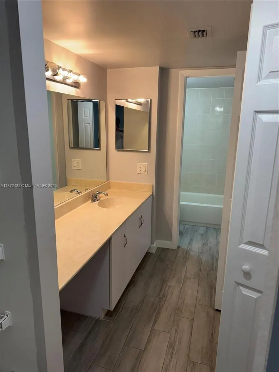 721 N Pine Island Rd, #201