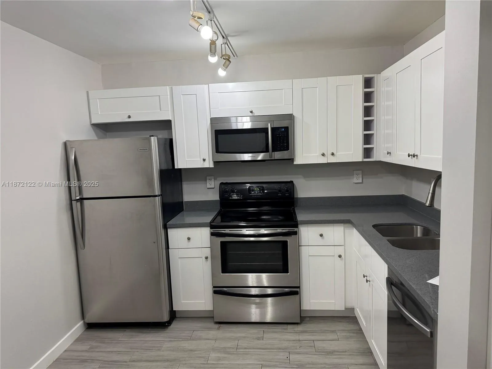 721 N Pine Island Rd, #201