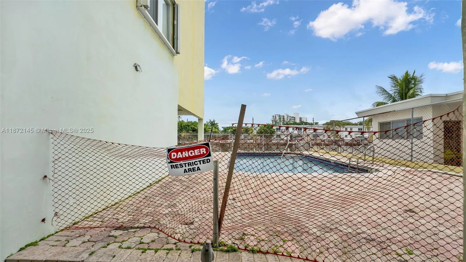 8001 Crespi Blvd, #4B