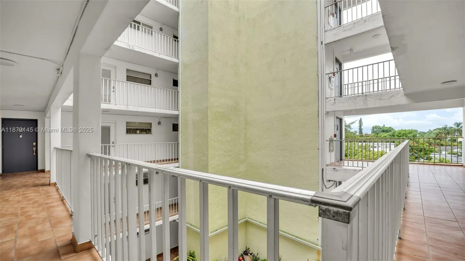 8001 Crespi Blvd, #4B