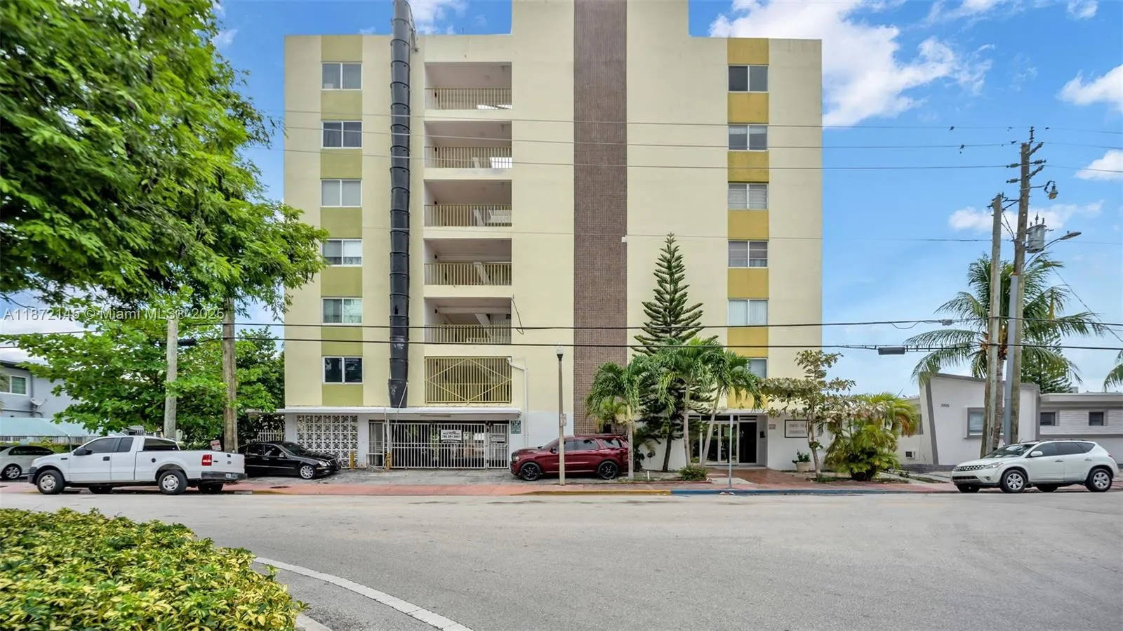 8001 Crespi Blvd, #4B