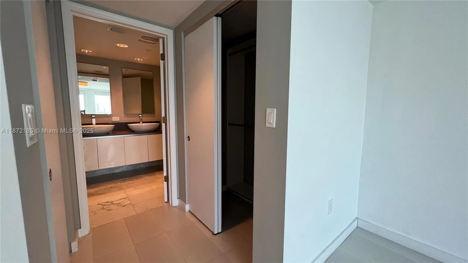 9821 E Bay Harbor Dr, #904