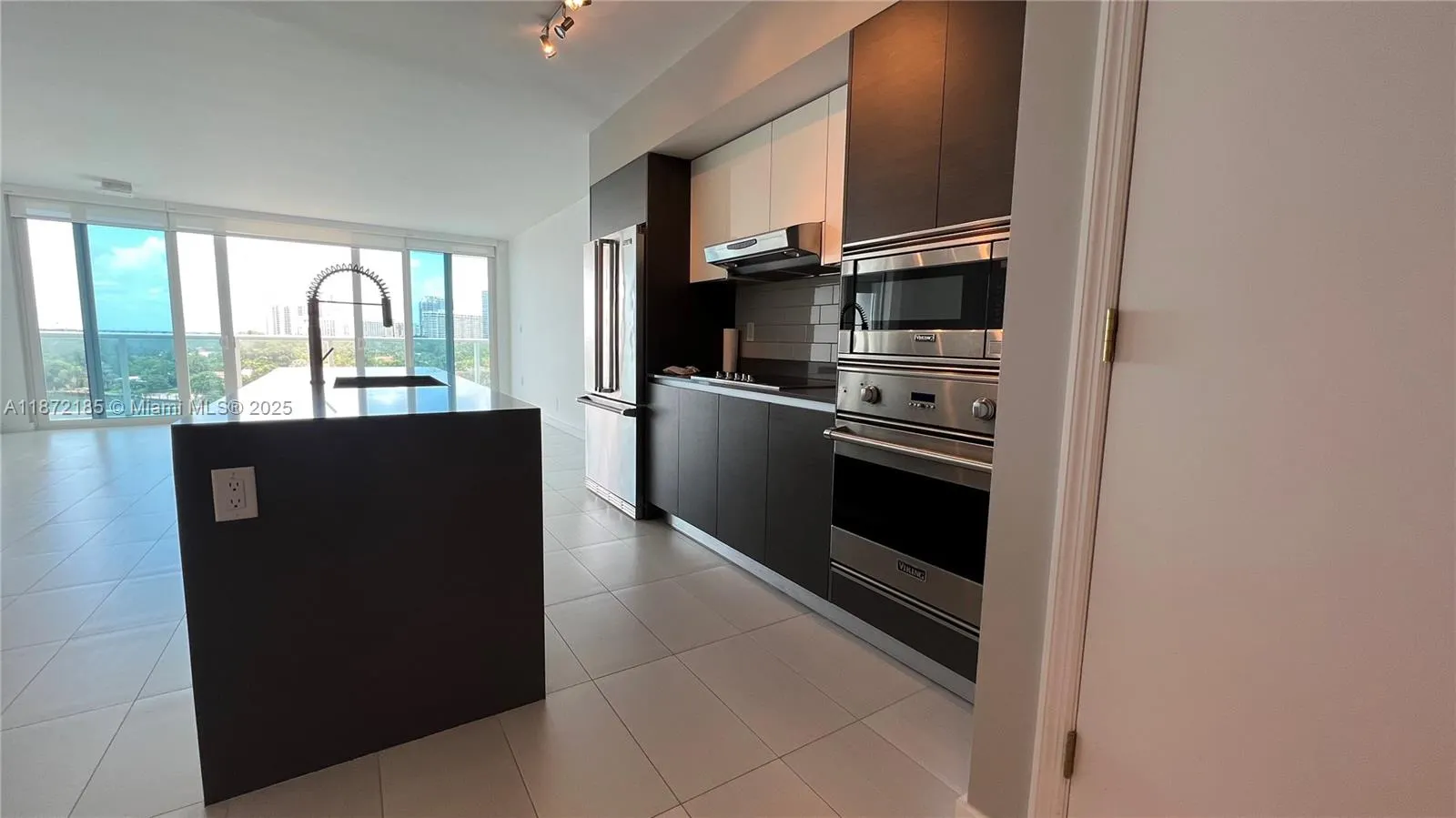 9821 E Bay Harbor Dr, #904