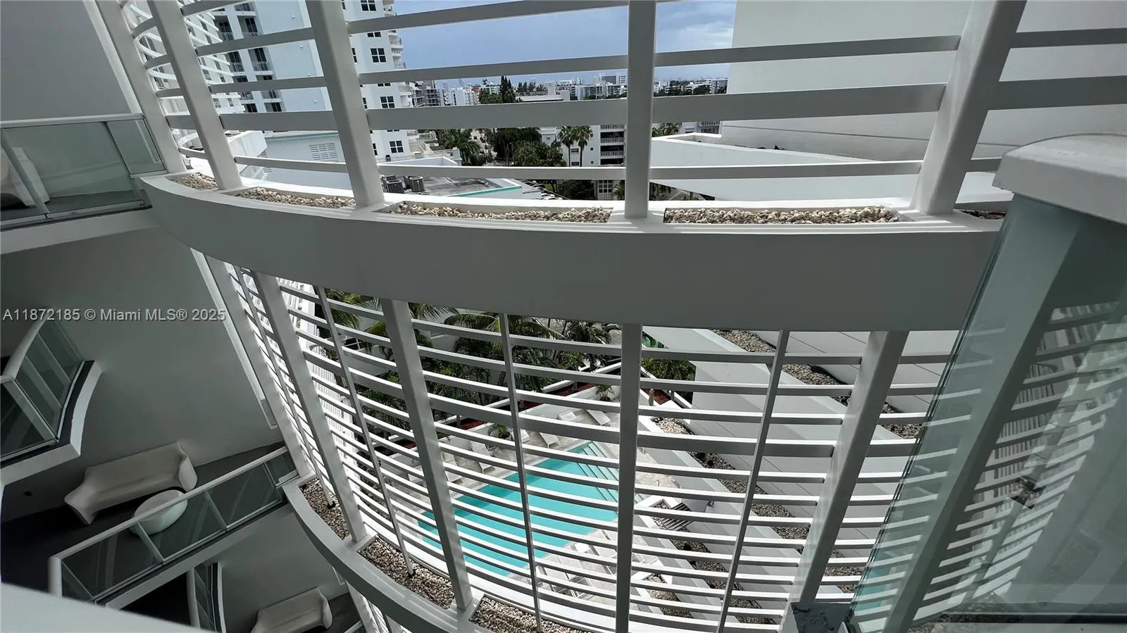 9821 E Bay Harbor Dr, #904