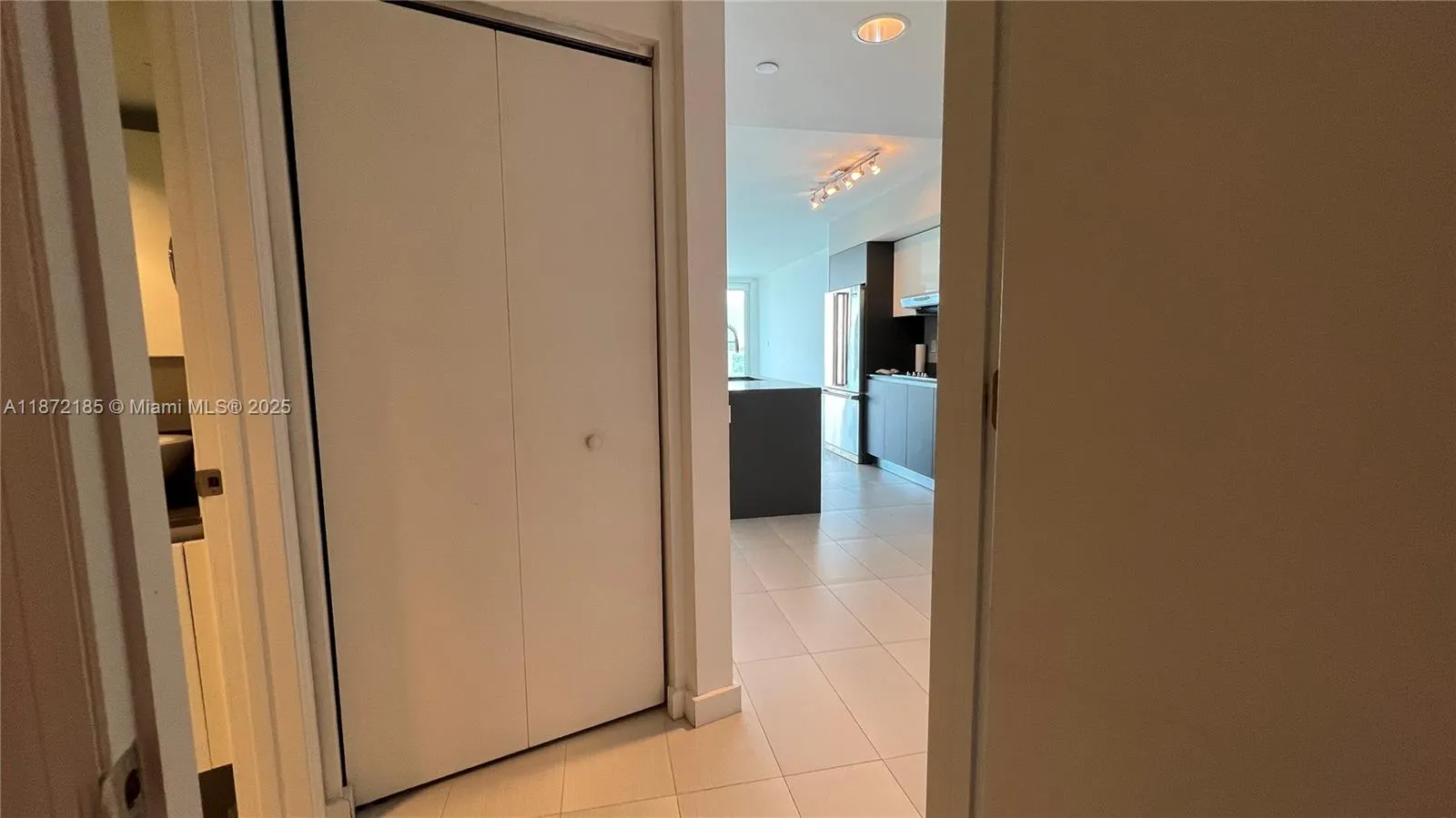 9821 E Bay Harbor Dr, #904