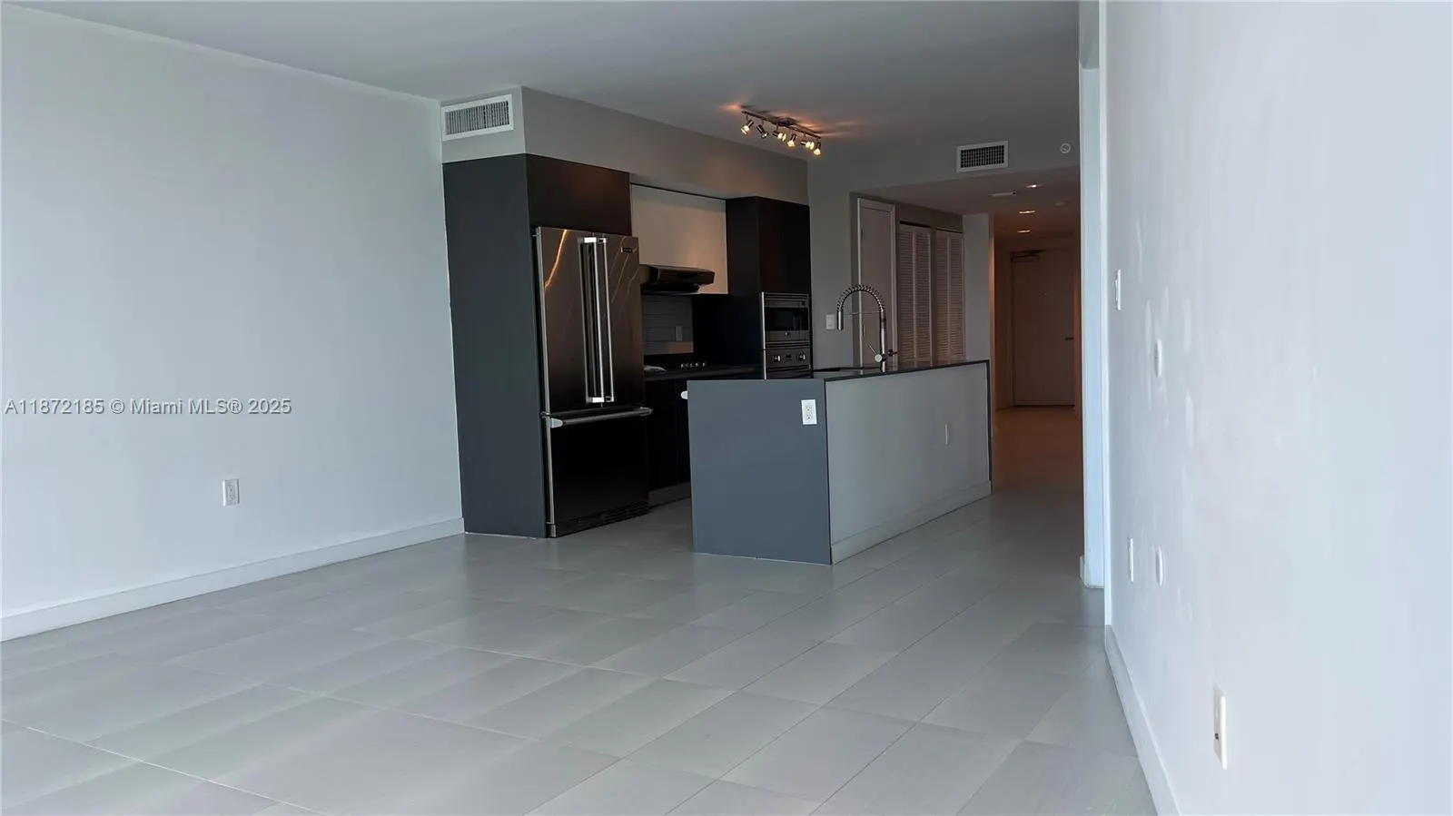 9821 E Bay Harbor Dr, #904