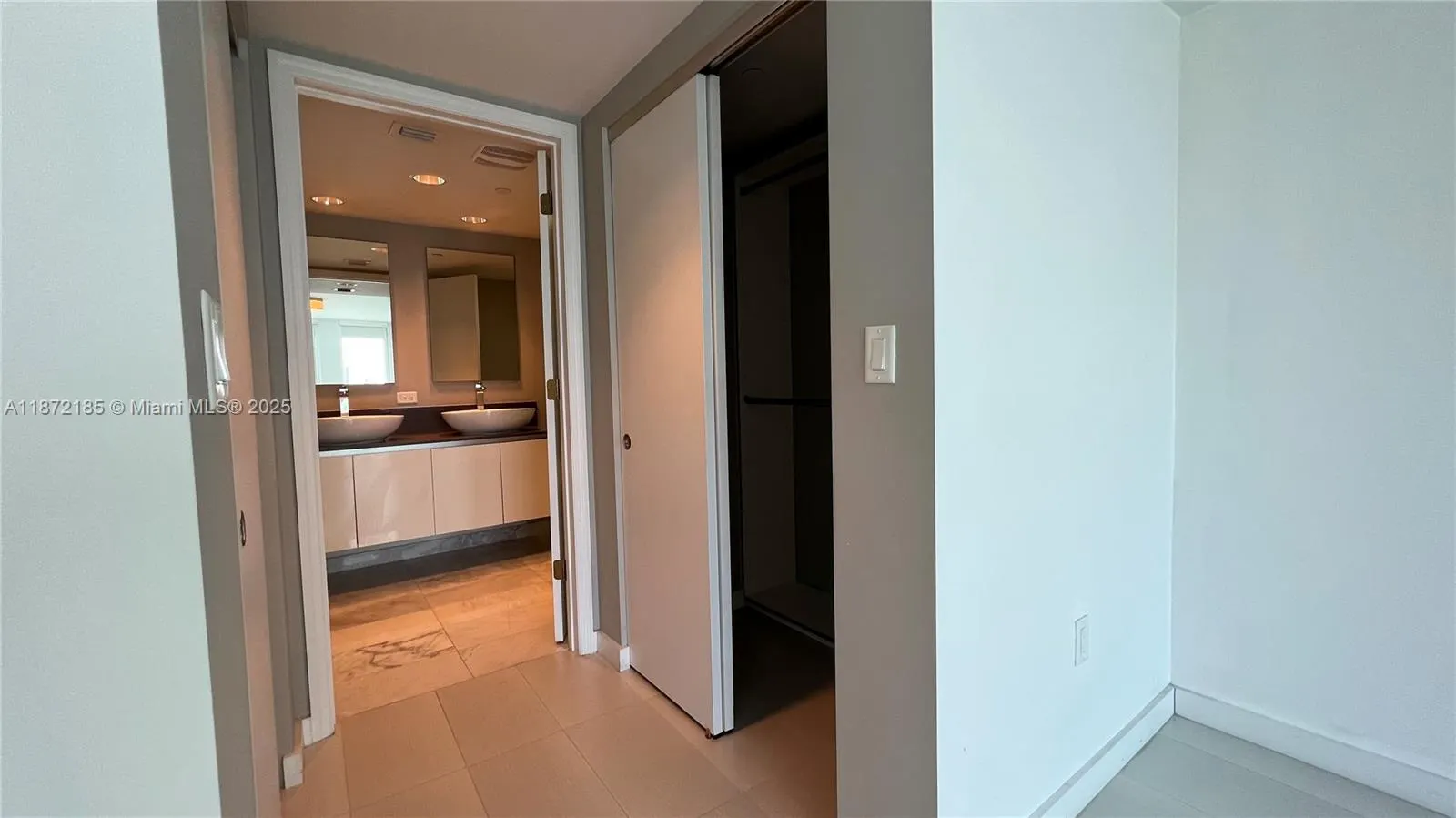 9821 E Bay Harbor Dr, #904