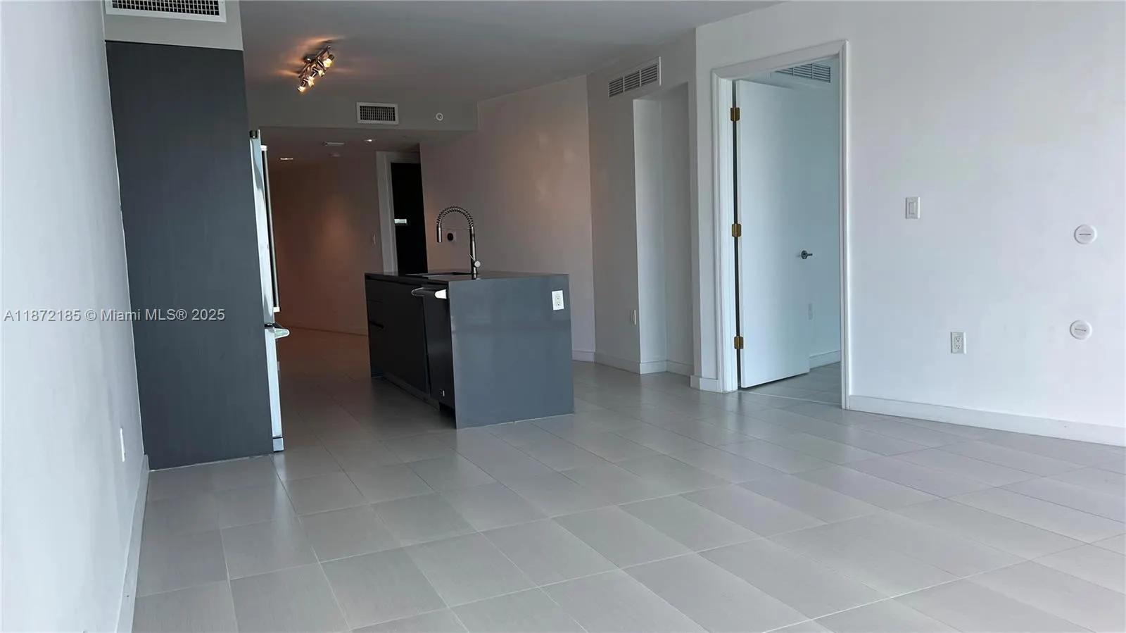 9821 E Bay Harbor Dr, #904
