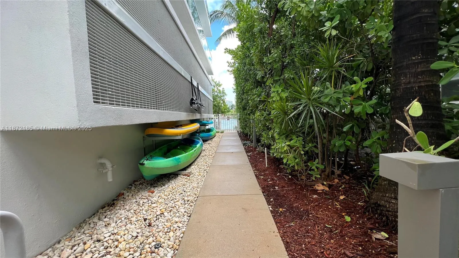 9821 E Bay Harbor Dr, #904