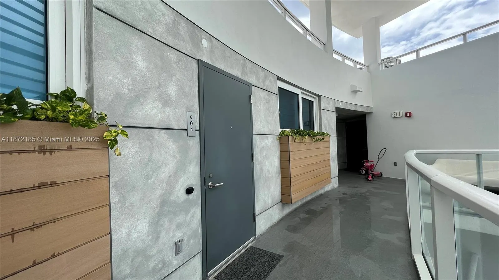9821 E Bay Harbor Dr, #904