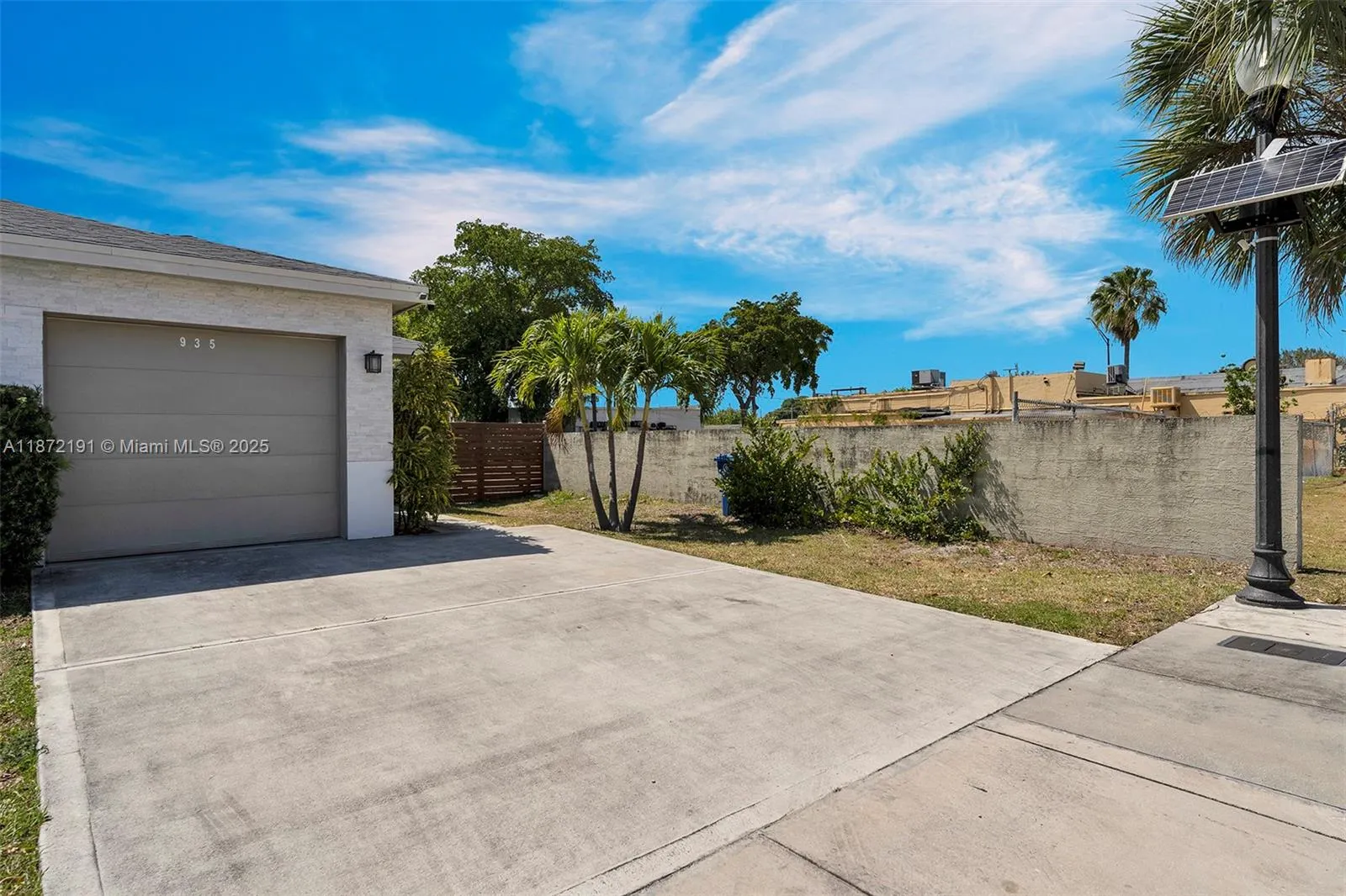 935 NW 2nd Ave