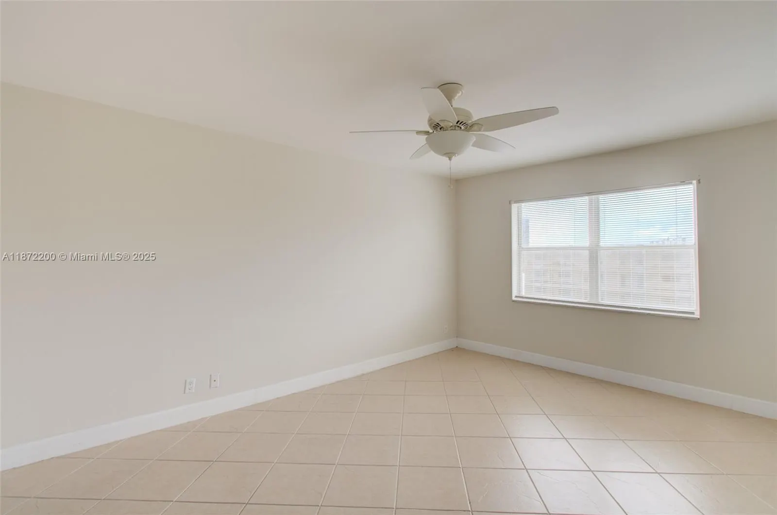 401 Golden Isles Dr, #702