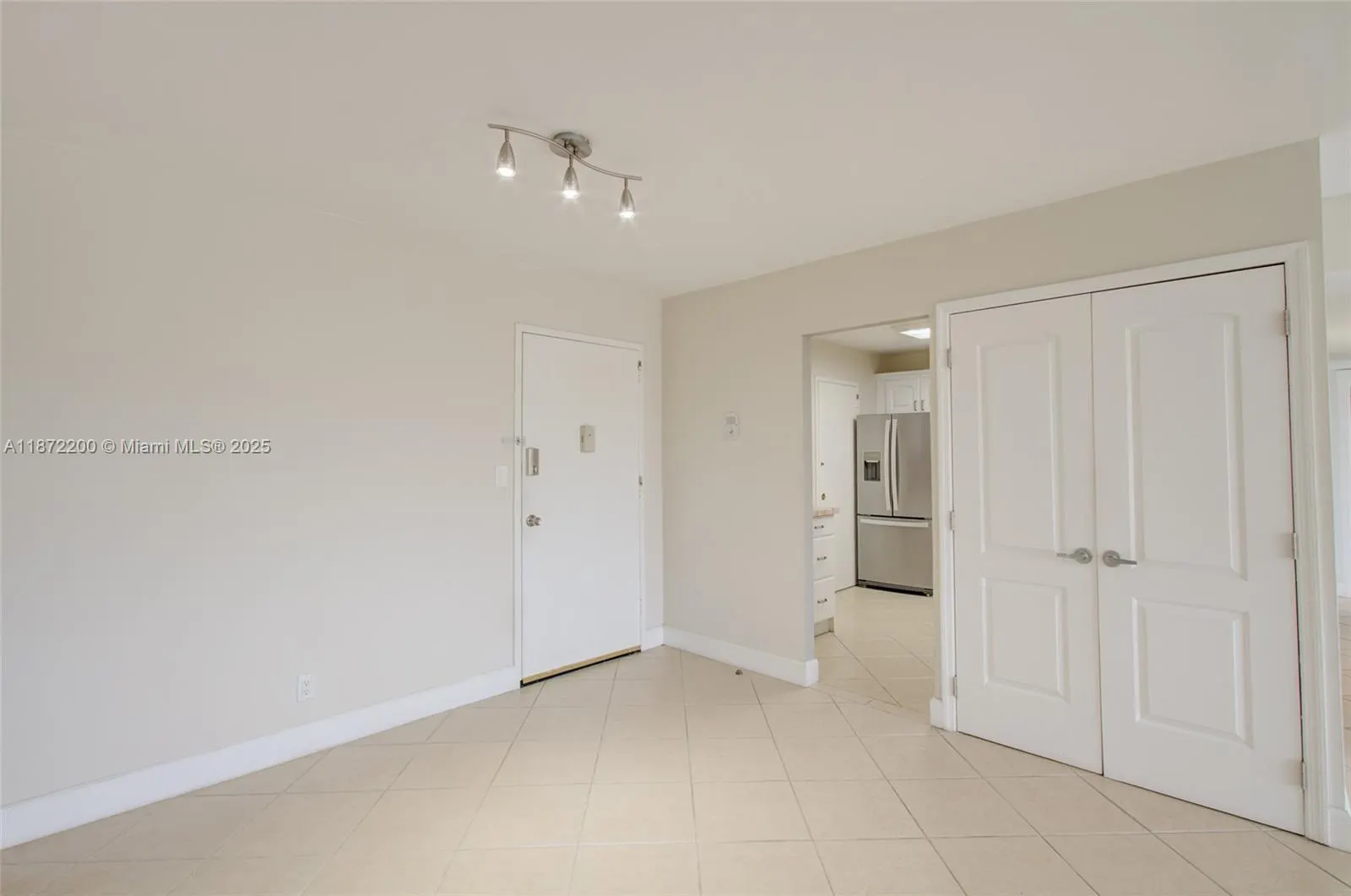 401 Golden Isles Dr, #702