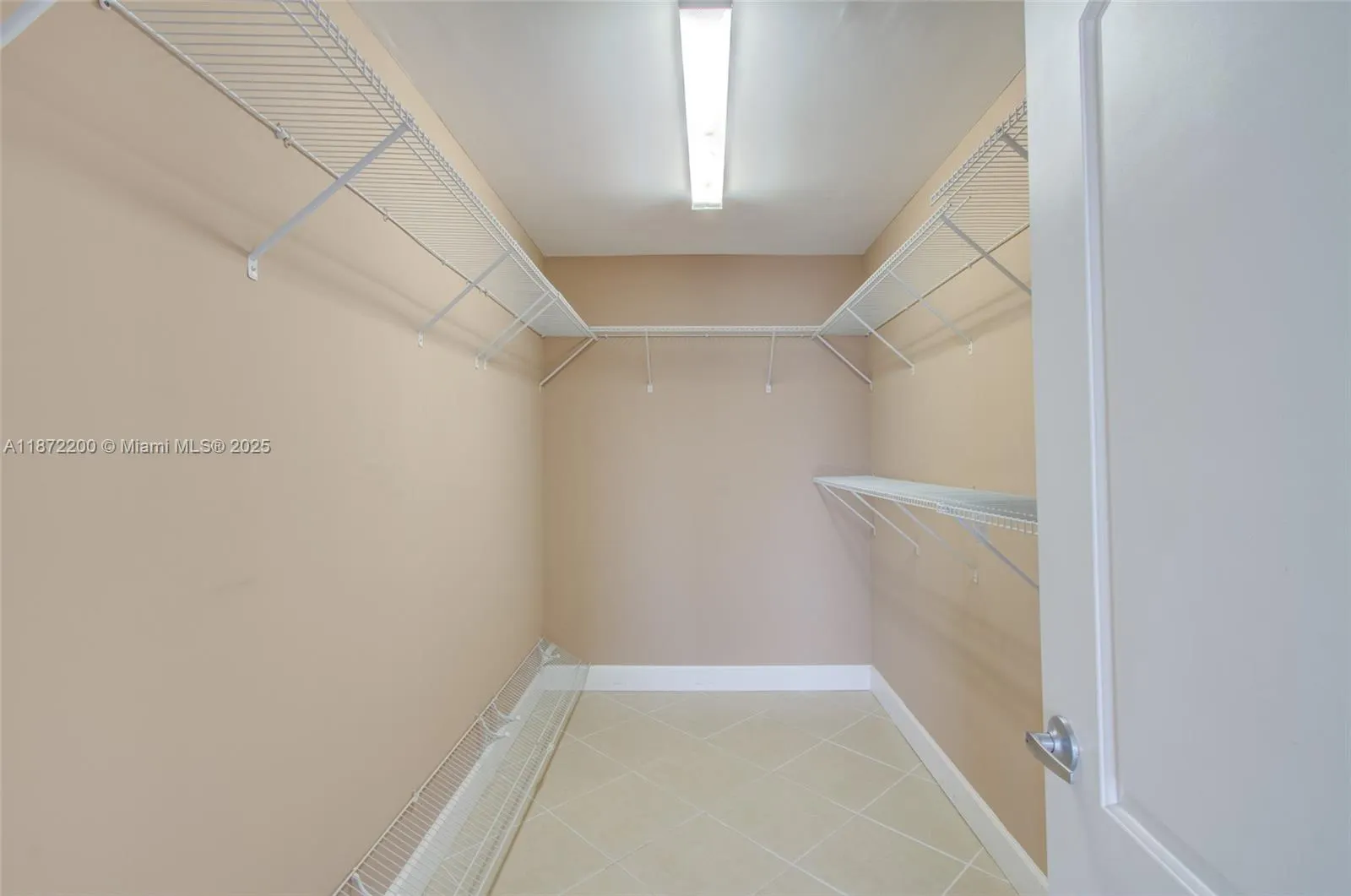 401 Golden Isles Dr, #702