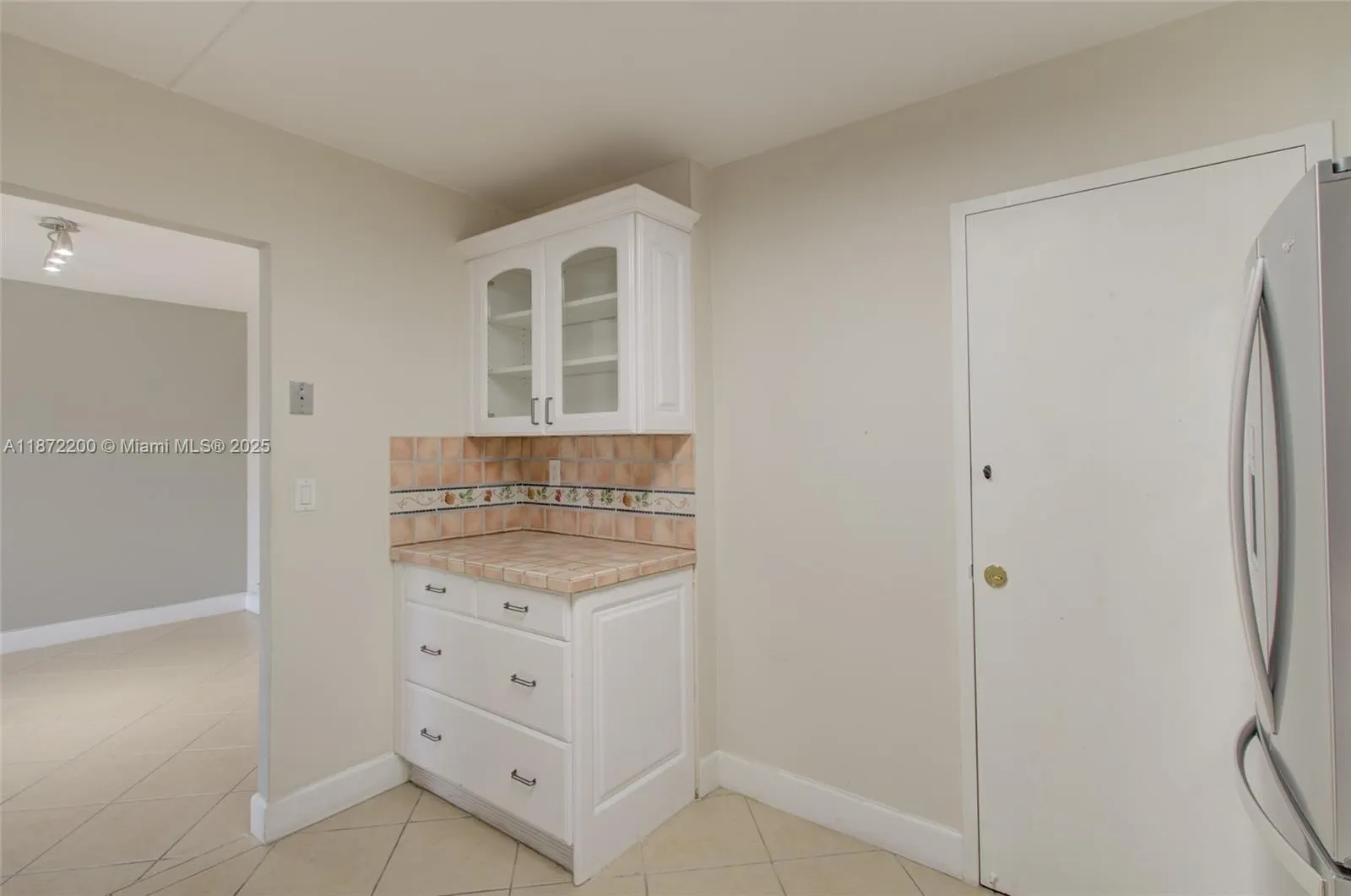 401 Golden Isles Dr, #702