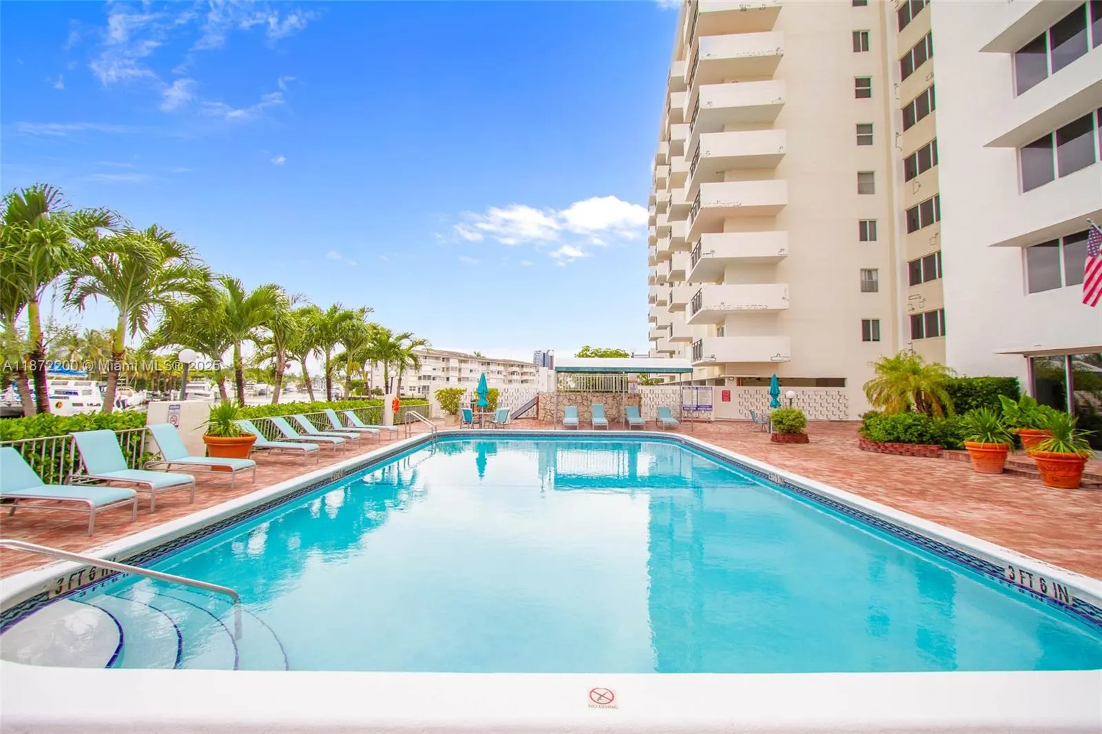 401 Golden Isles Dr, #702
